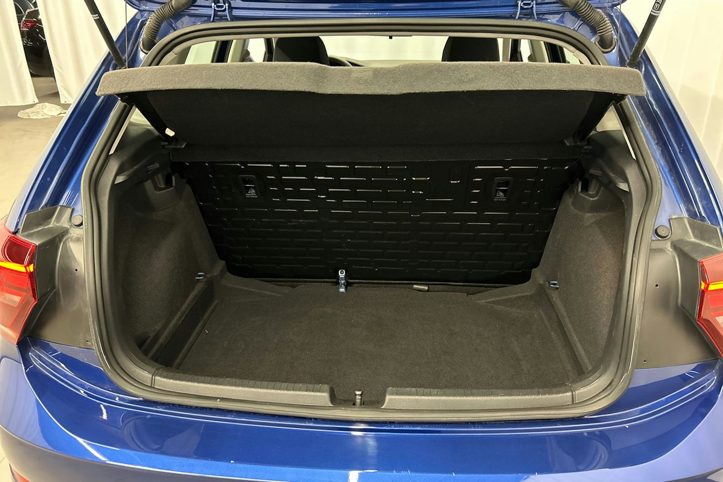sininen Volkswagen Polo 2022 kuva 15.