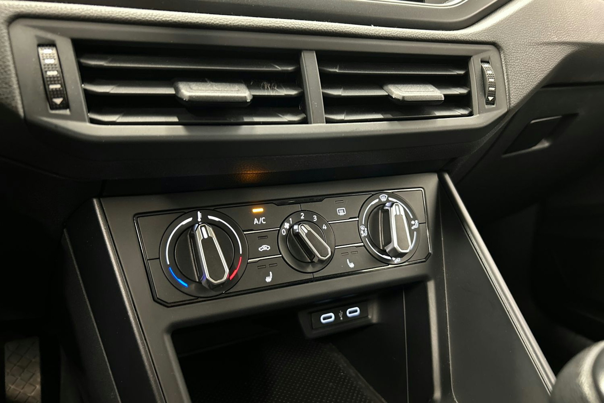 sininen Volkswagen Polo 2022 kuva 22.