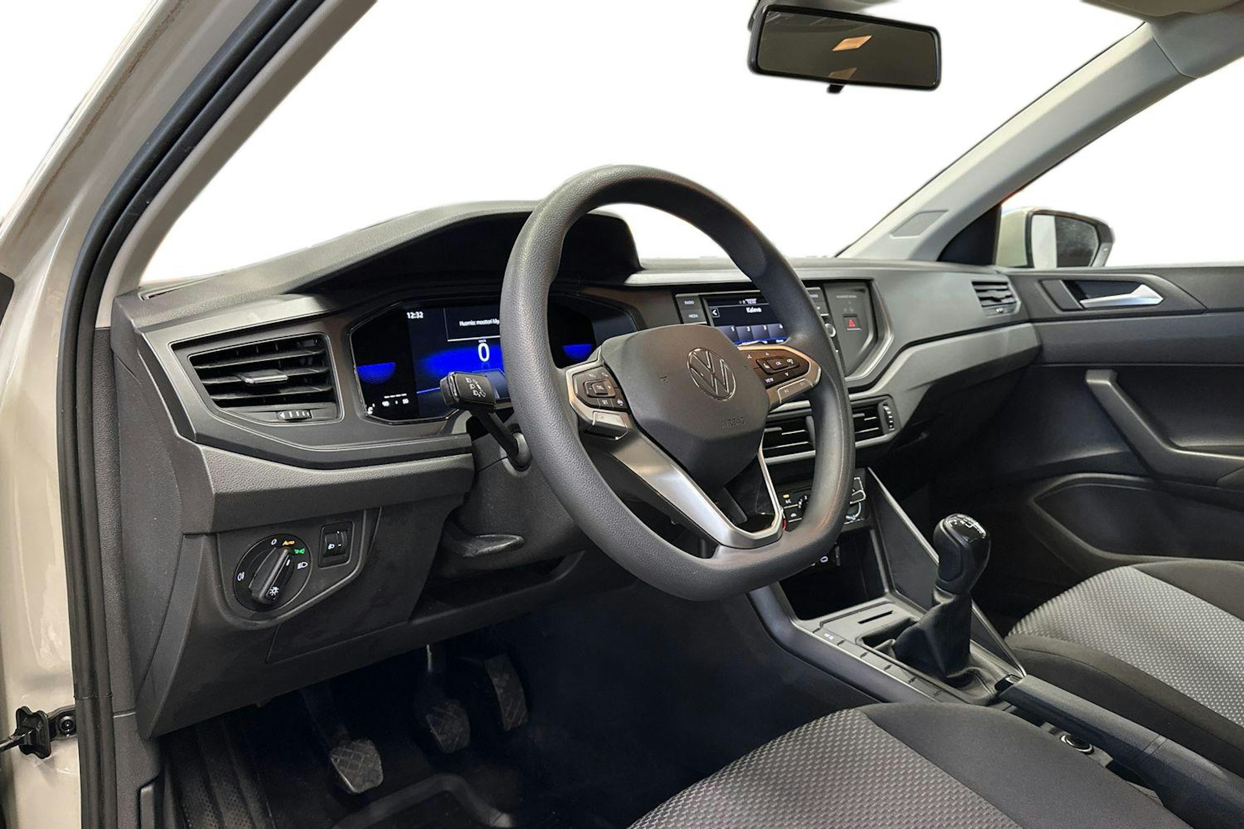harmaa Volkswagen Polo 2022 kuva 6.