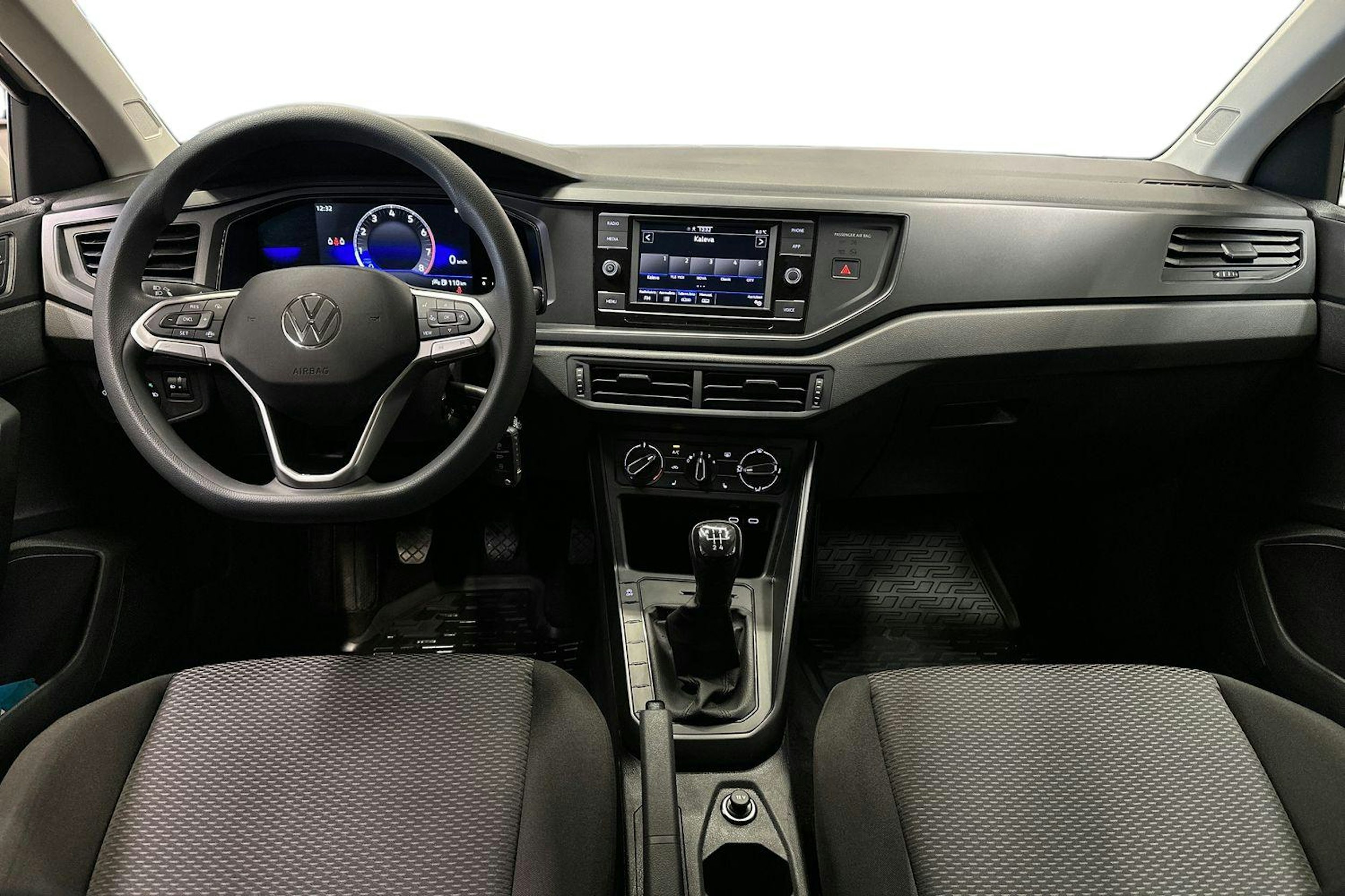 harmaa Volkswagen Polo 2022 kuva 7.