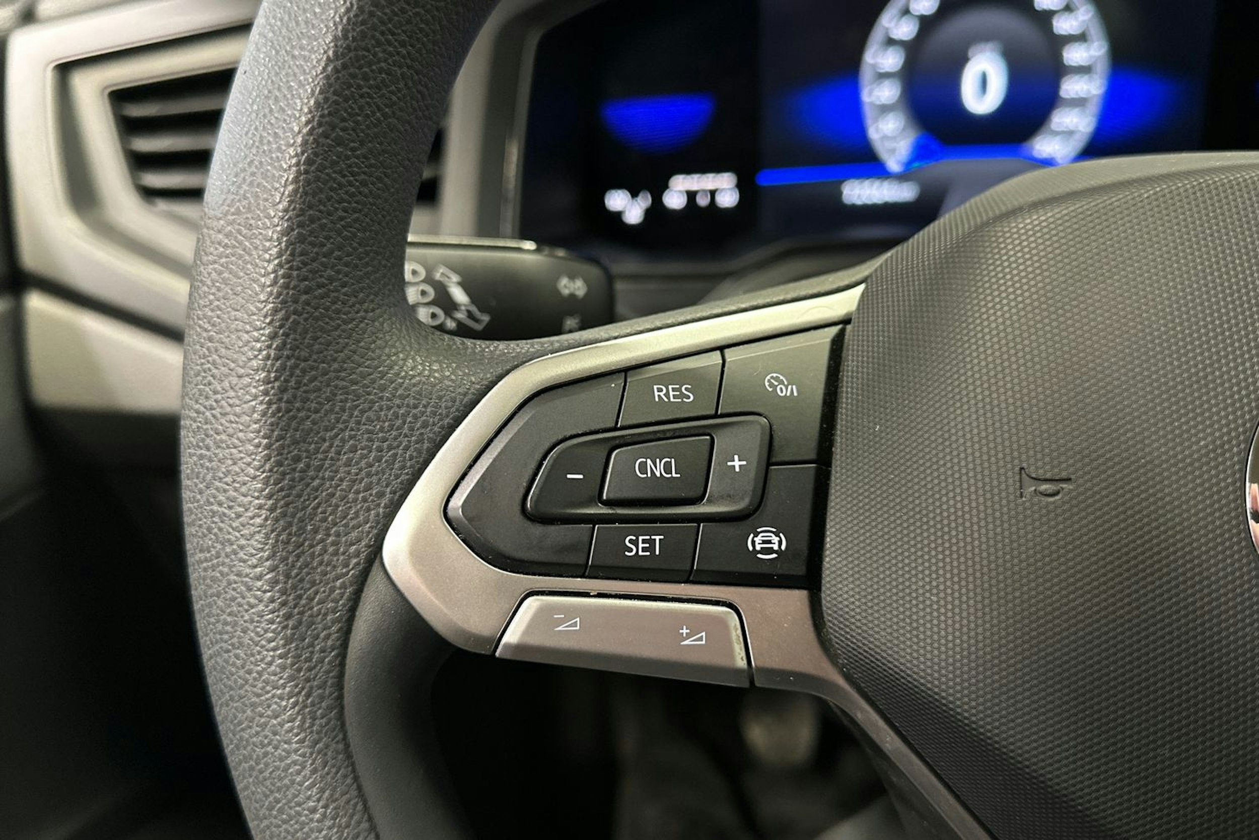 harmaa Volkswagen Polo 2022 kuva 16.