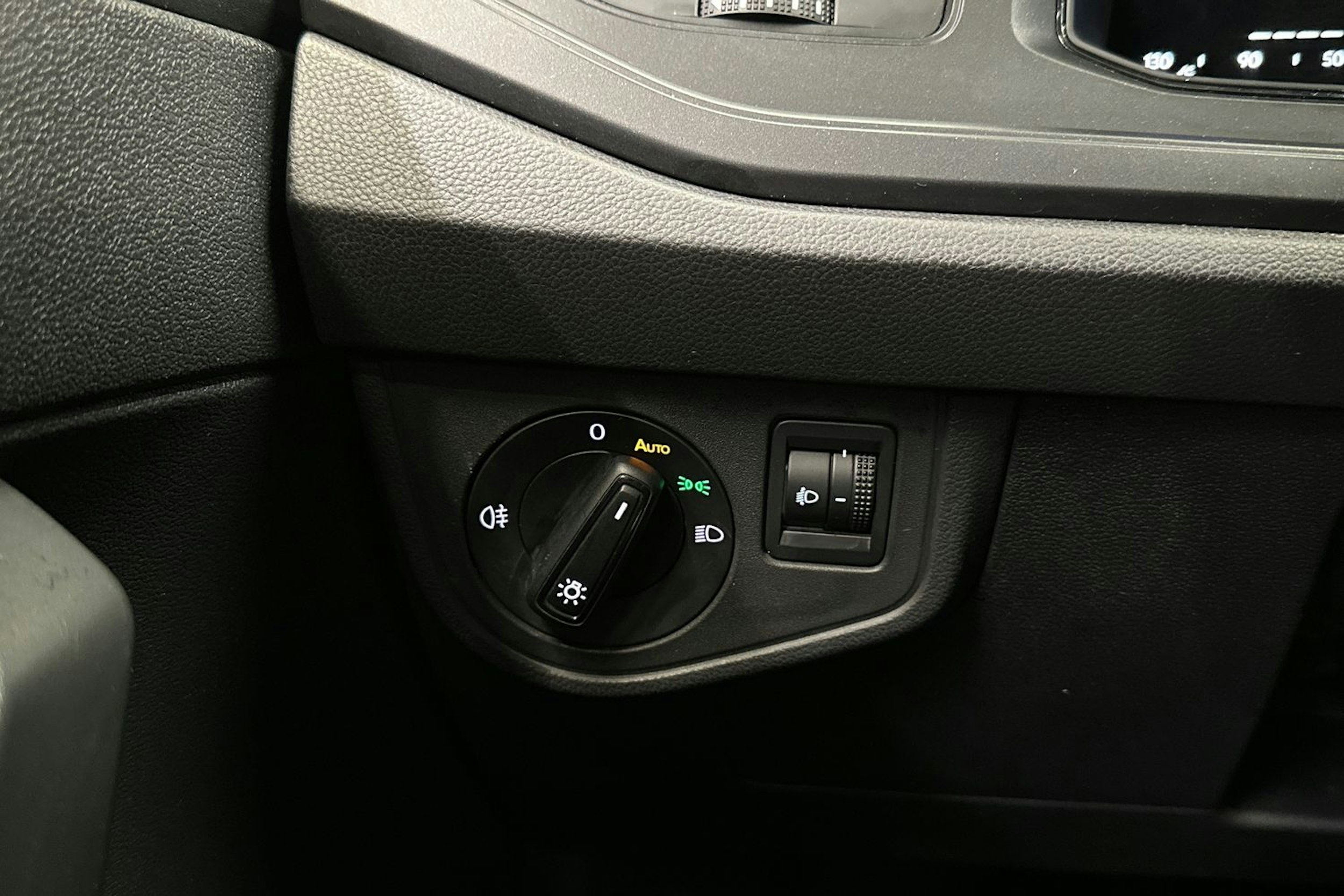 harmaa Volkswagen Polo 2022 kuva 18.