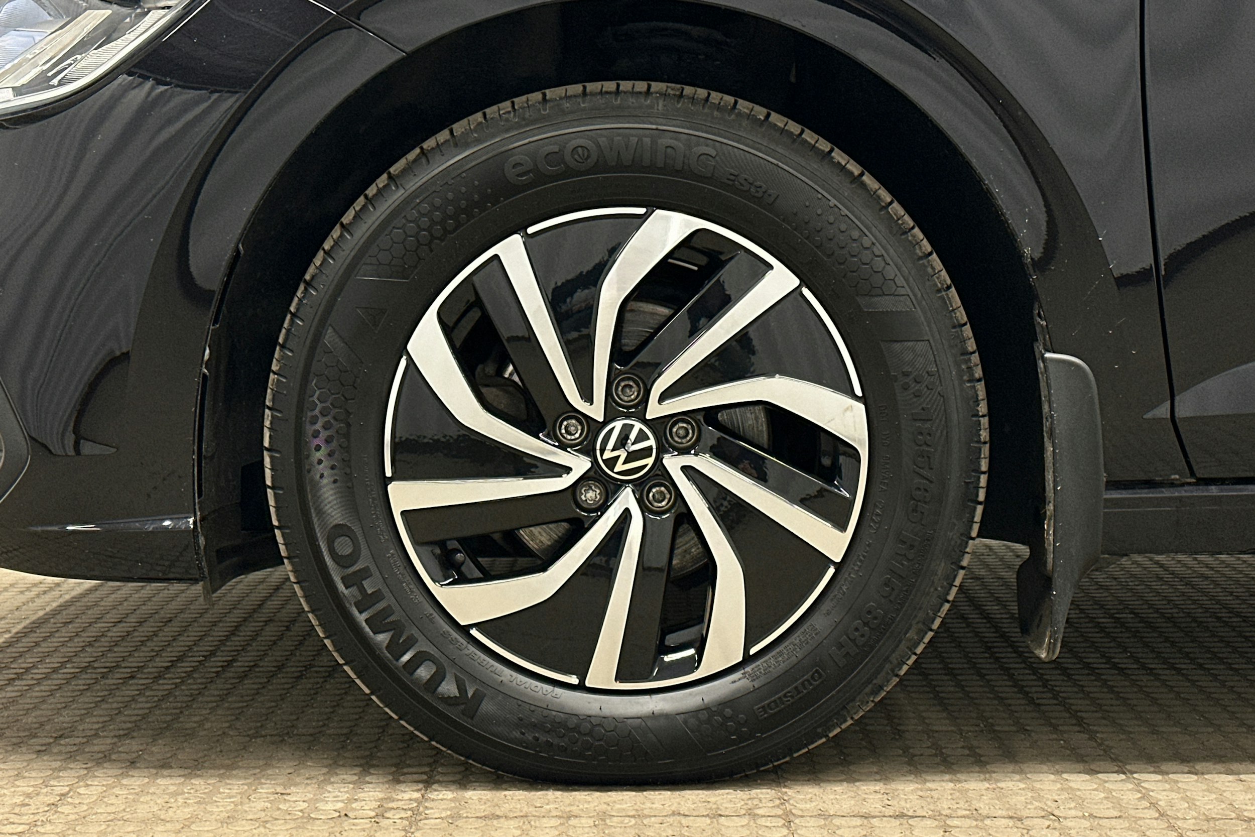 musta Volkswagen Polo 2022 kuva 11.