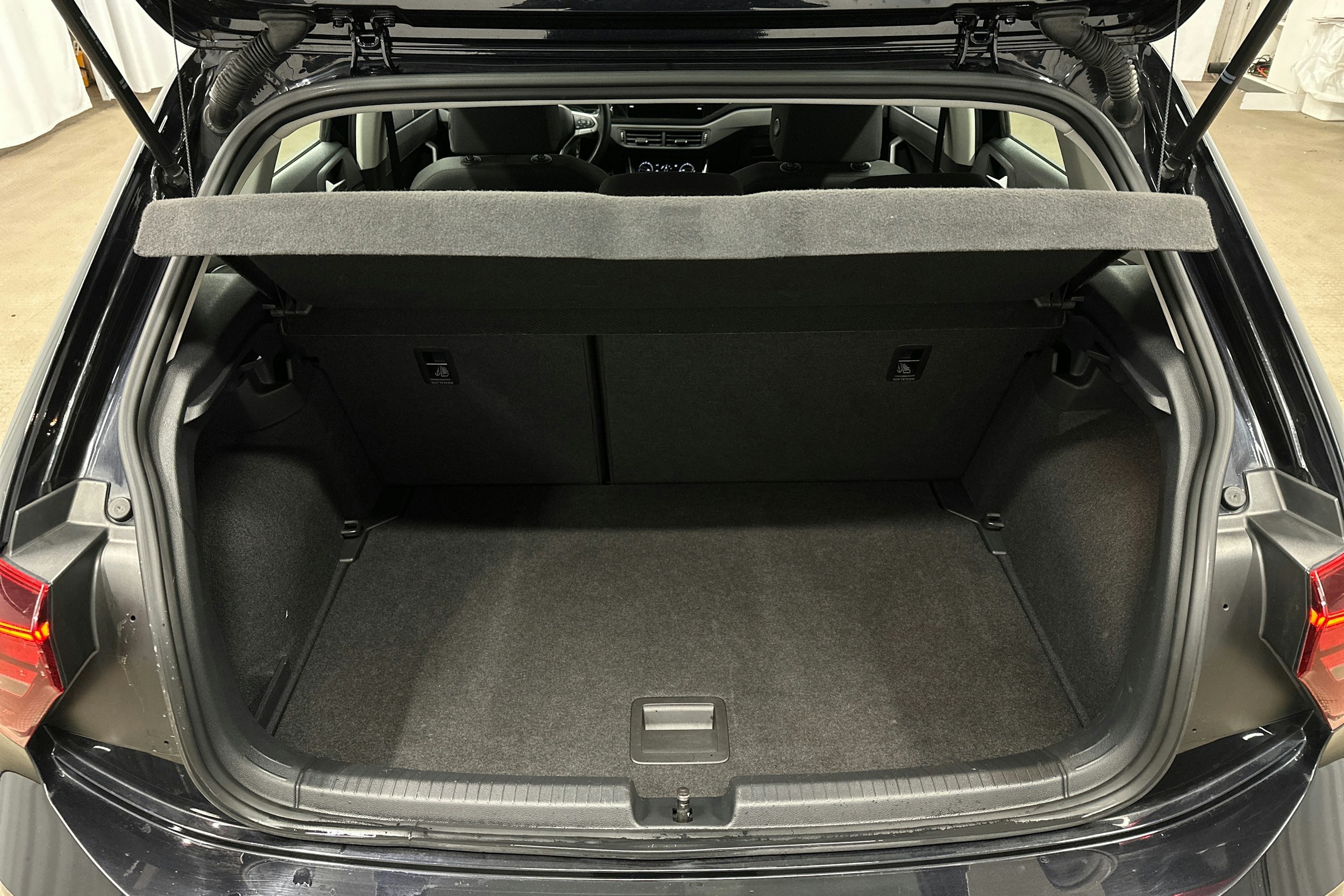 musta Volkswagen Polo 2022 kuva 14.