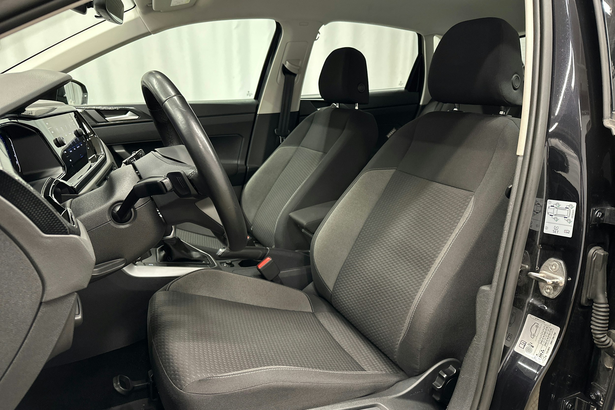 musta Volkswagen Polo 2022 kuva 15.