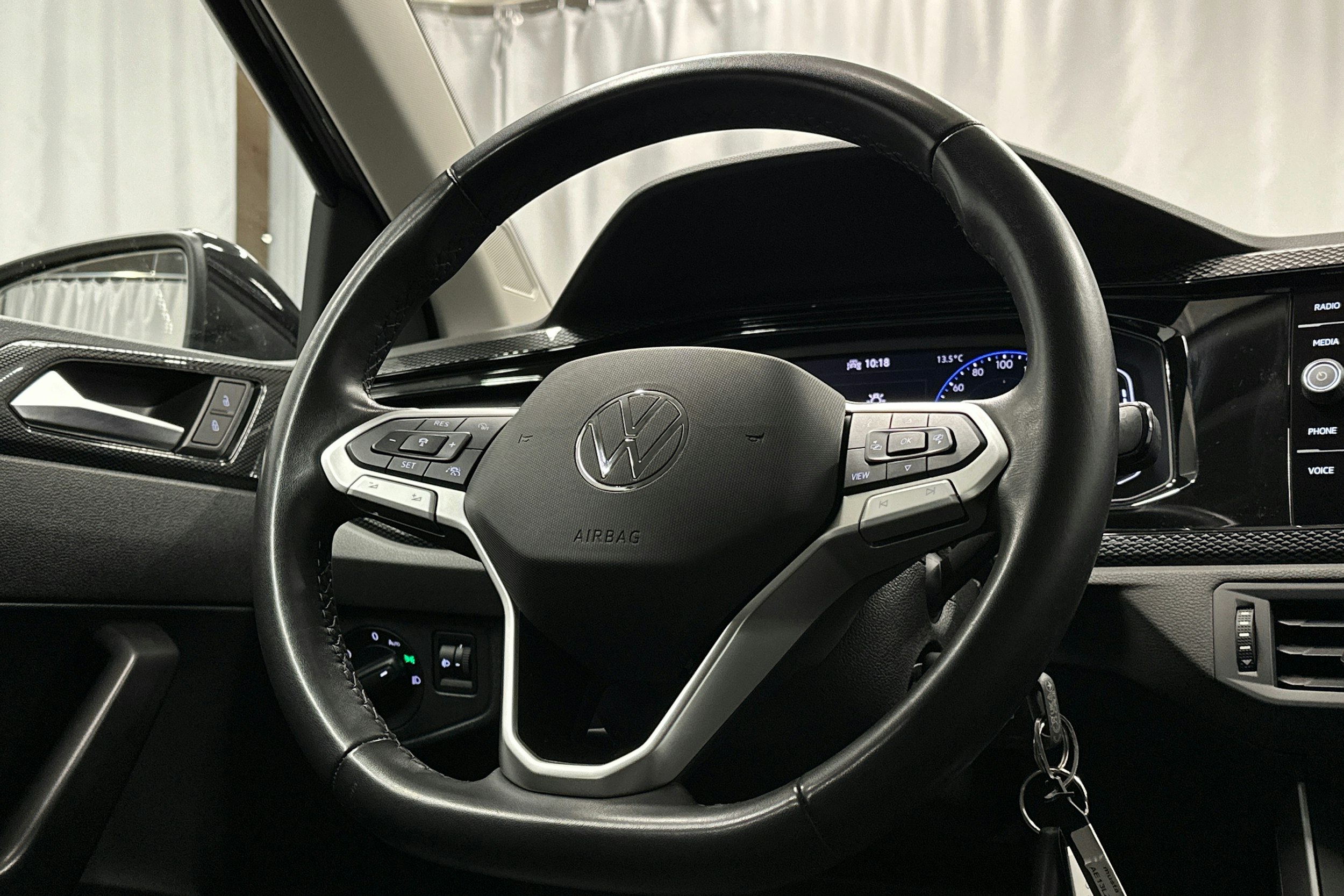 musta Volkswagen Polo 2022 kuva 16.