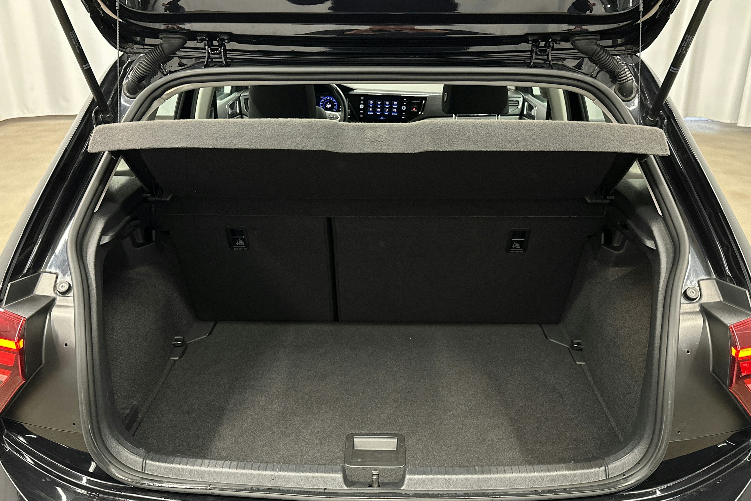 musta Volkswagen Polo 2022 kuva 14.