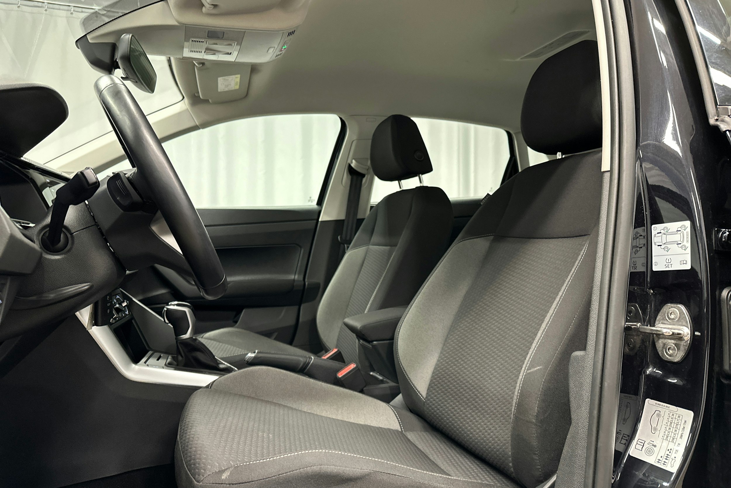 musta Volkswagen Polo 2022 kuva 15.