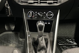 musta Volkswagen Polo 2022 kuva 17.