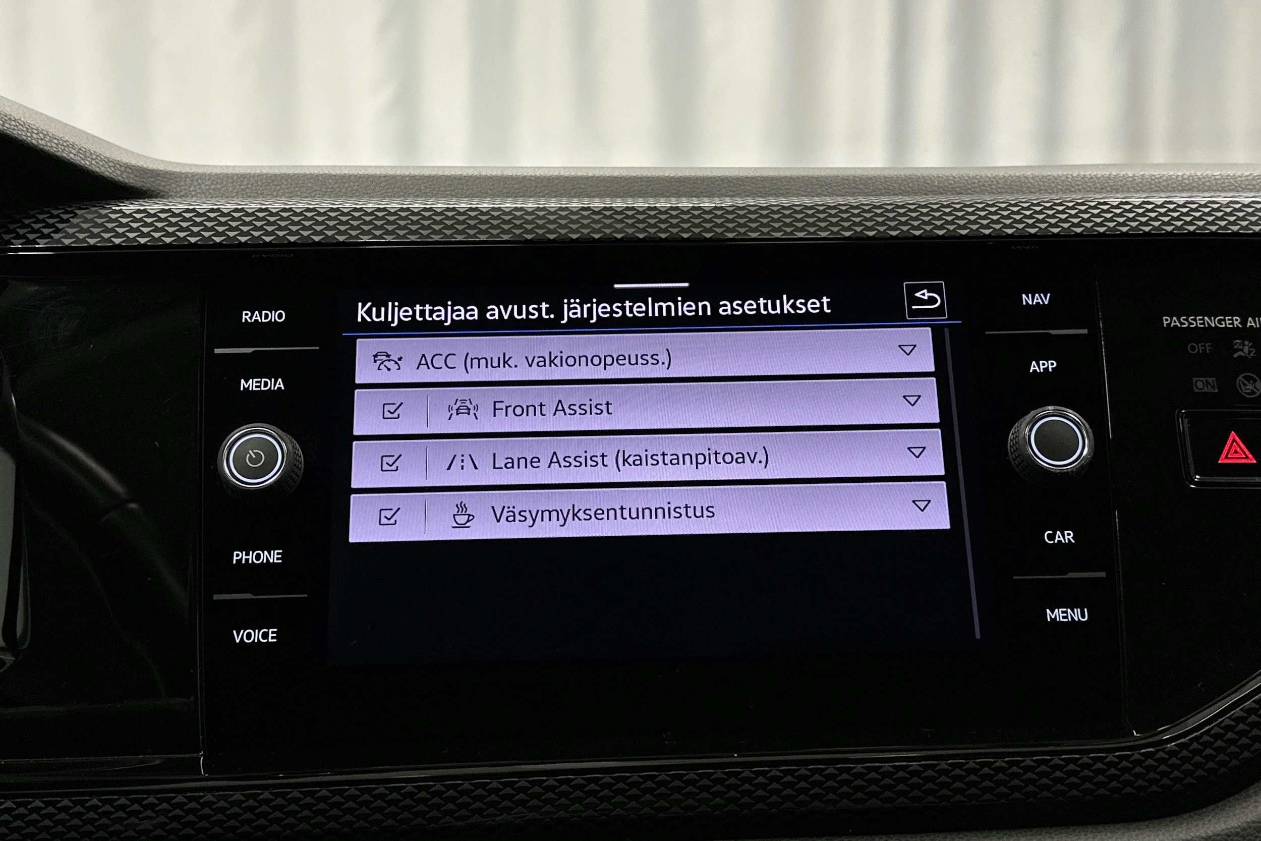 musta Volkswagen Polo 2022 kuva 24.