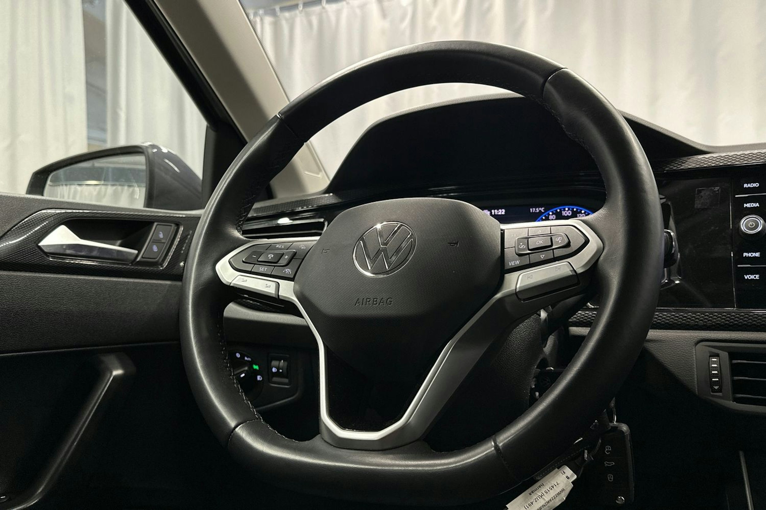 harmaa Volkswagen Polo 2022 kuva 15.