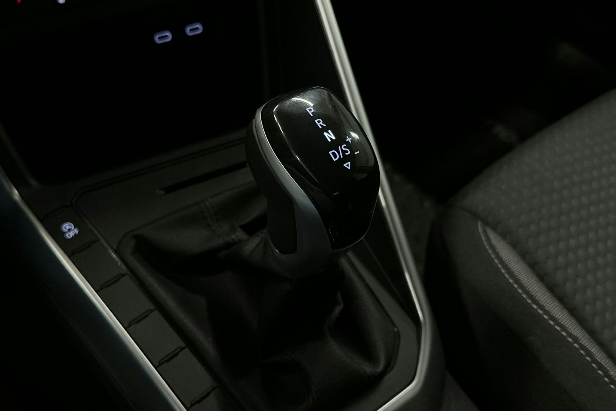 harmaa Volkswagen Polo 2022 kuva 20.
