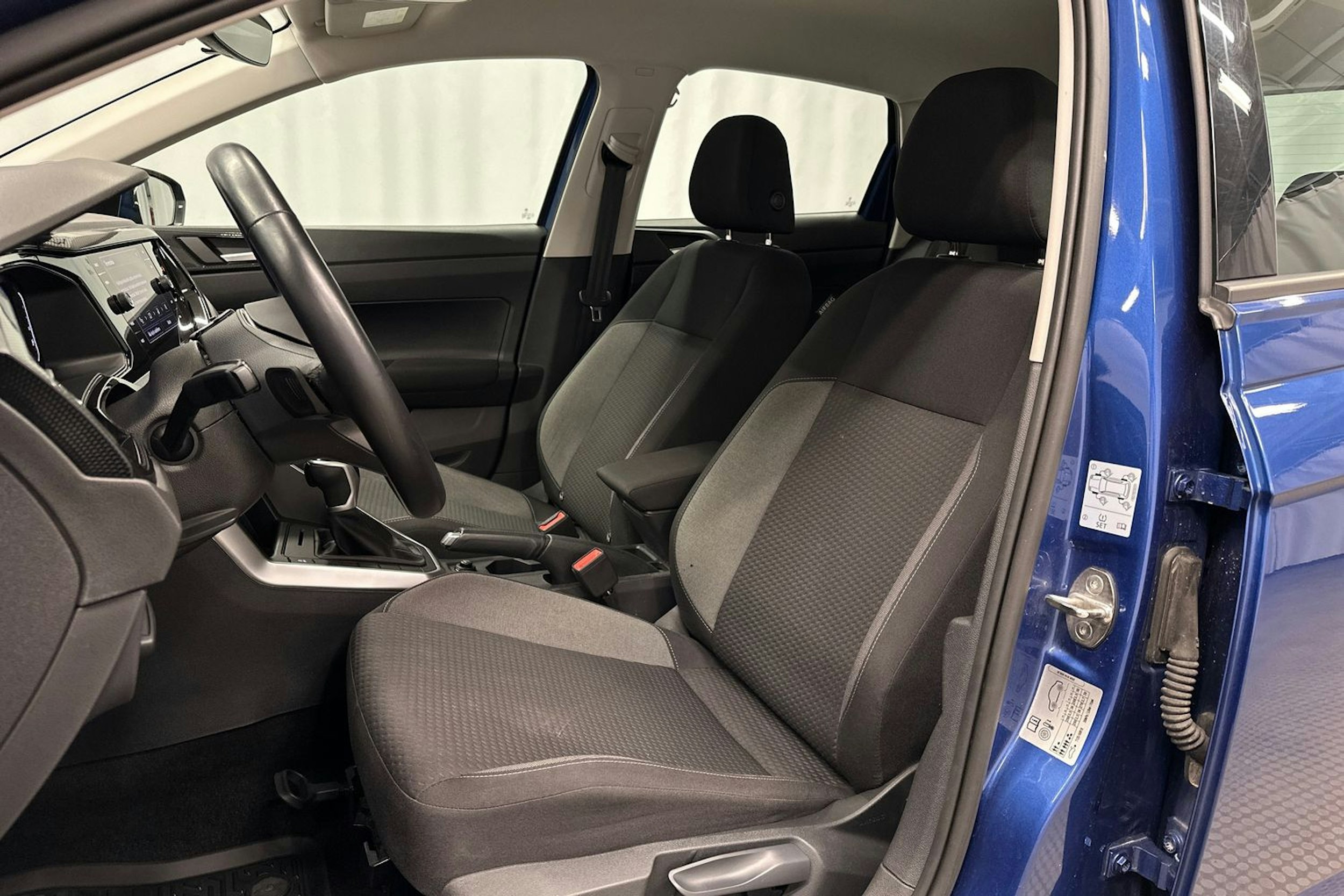 sininen Volkswagen Polo 2022 kuva 15.