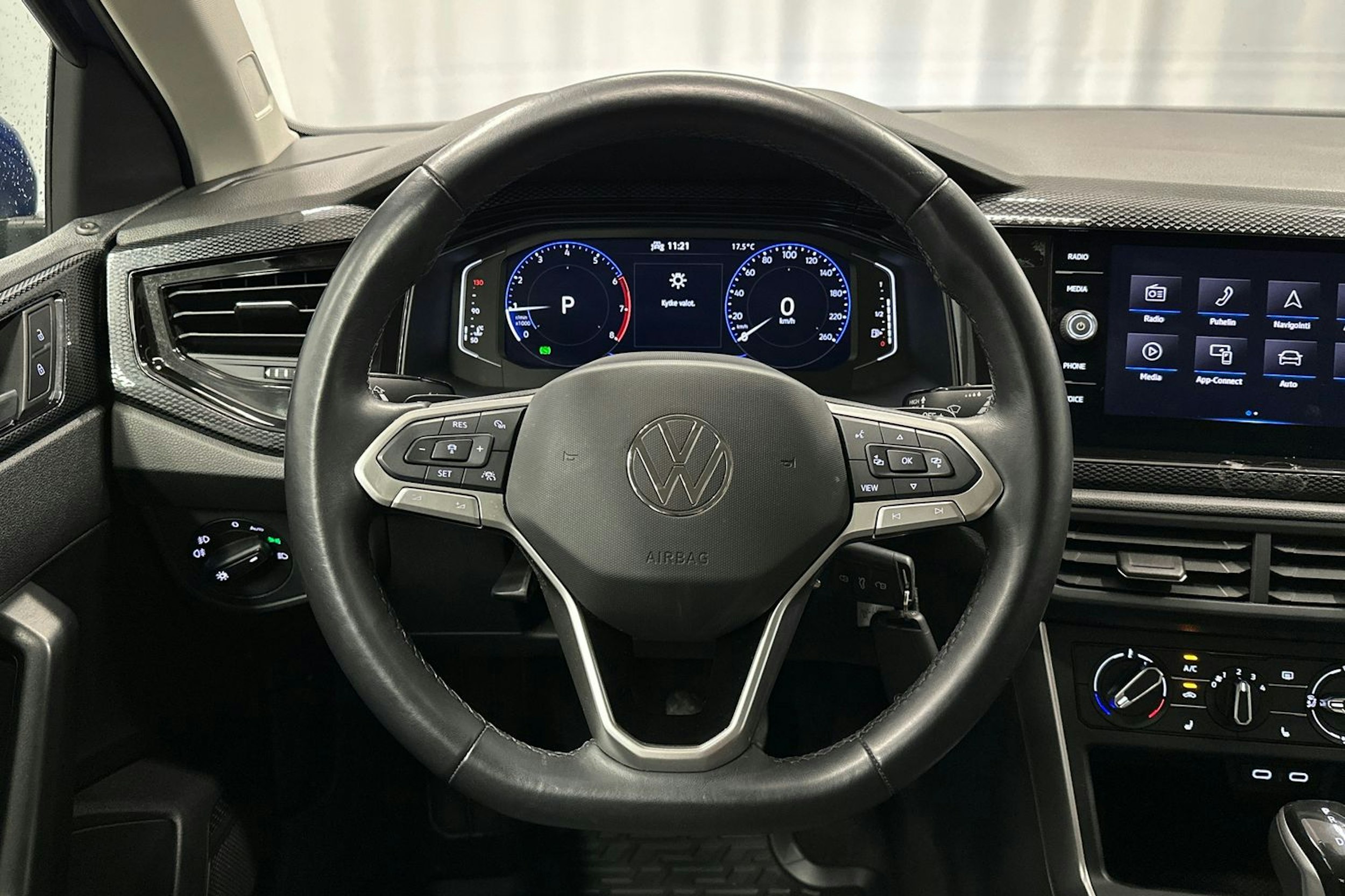 sininen Volkswagen Polo 2022 kuva 16.