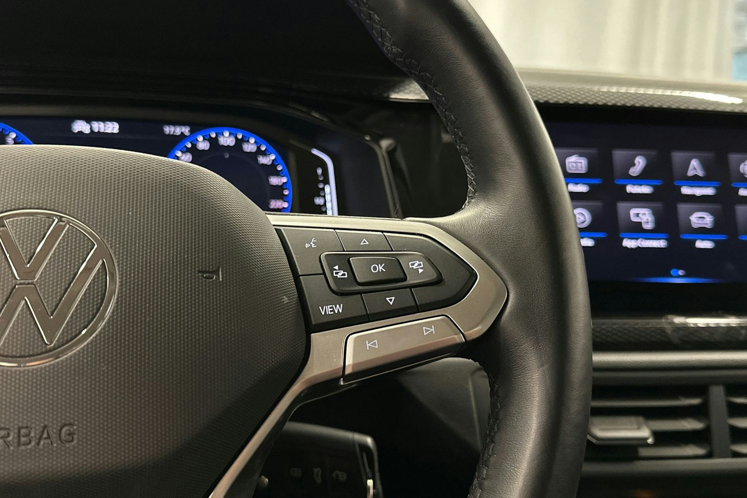 sininen Volkswagen Polo 2022 kuva 18.