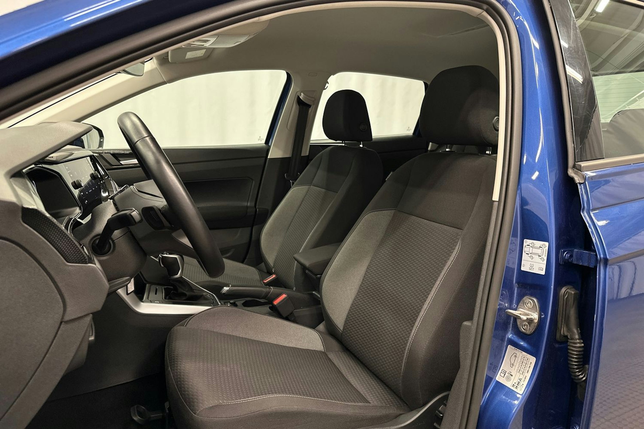 sininen Volkswagen Polo 2022 kuva 15.