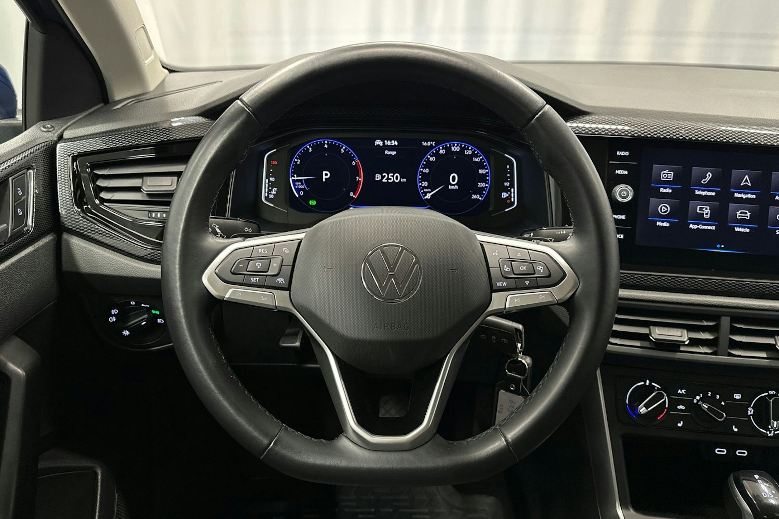 sininen Volkswagen Polo 2022 kuva 16.
