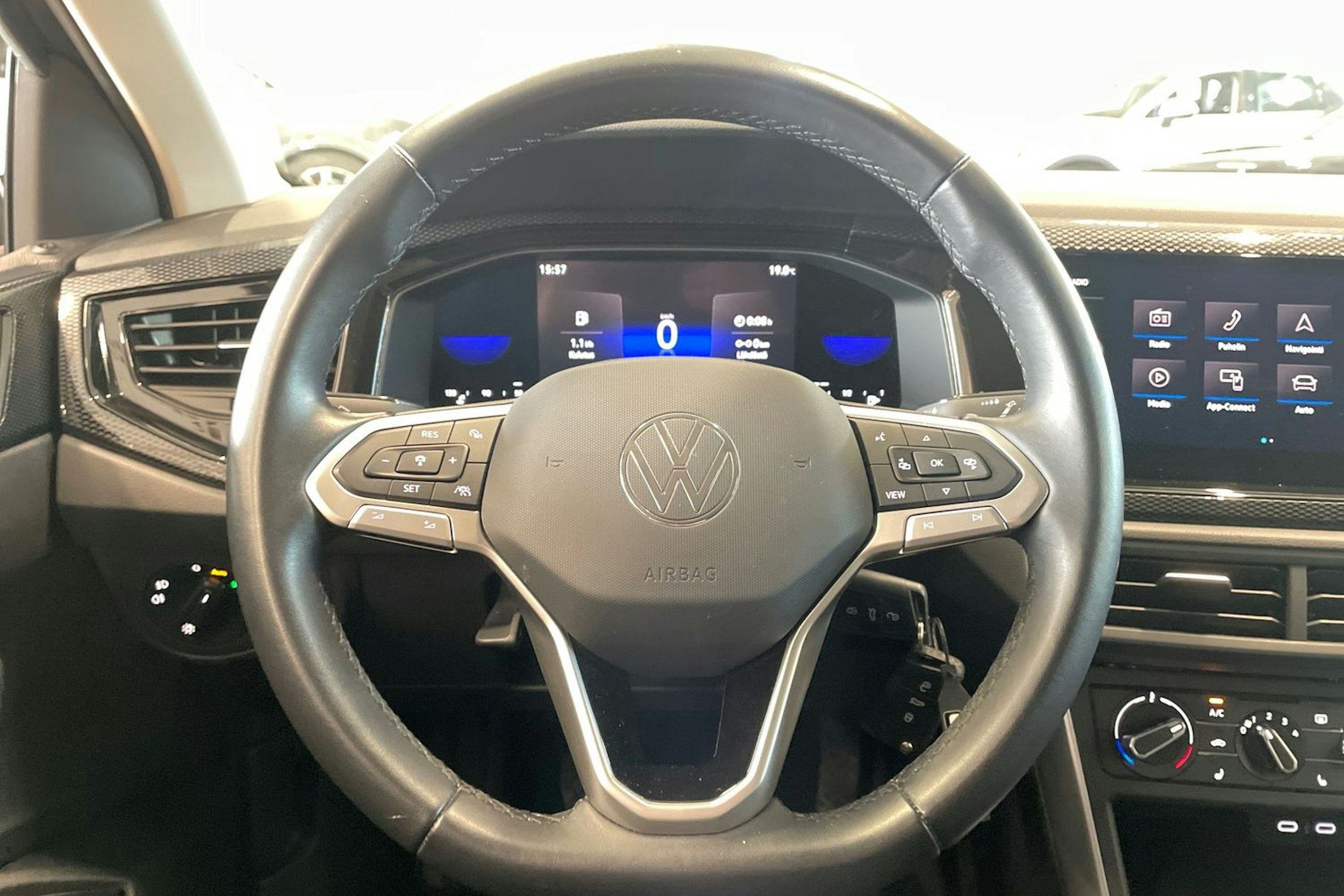 met. musta Volkswagen Polo 2022 kuva 15.