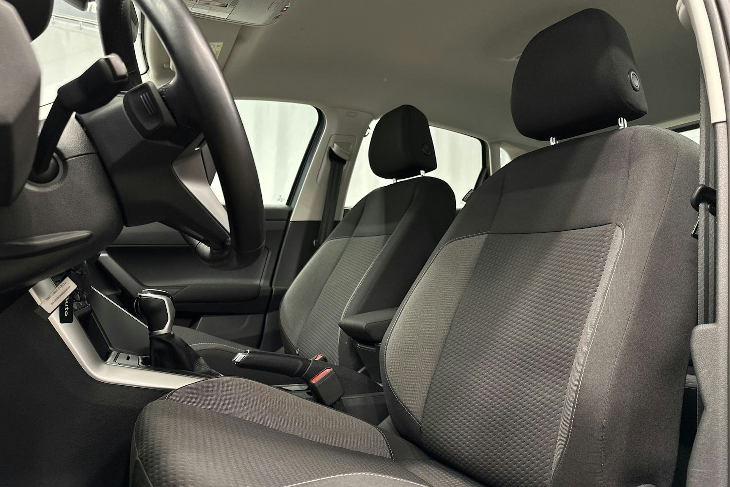 harmaa Volkswagen Polo 2022 kuva 16.
