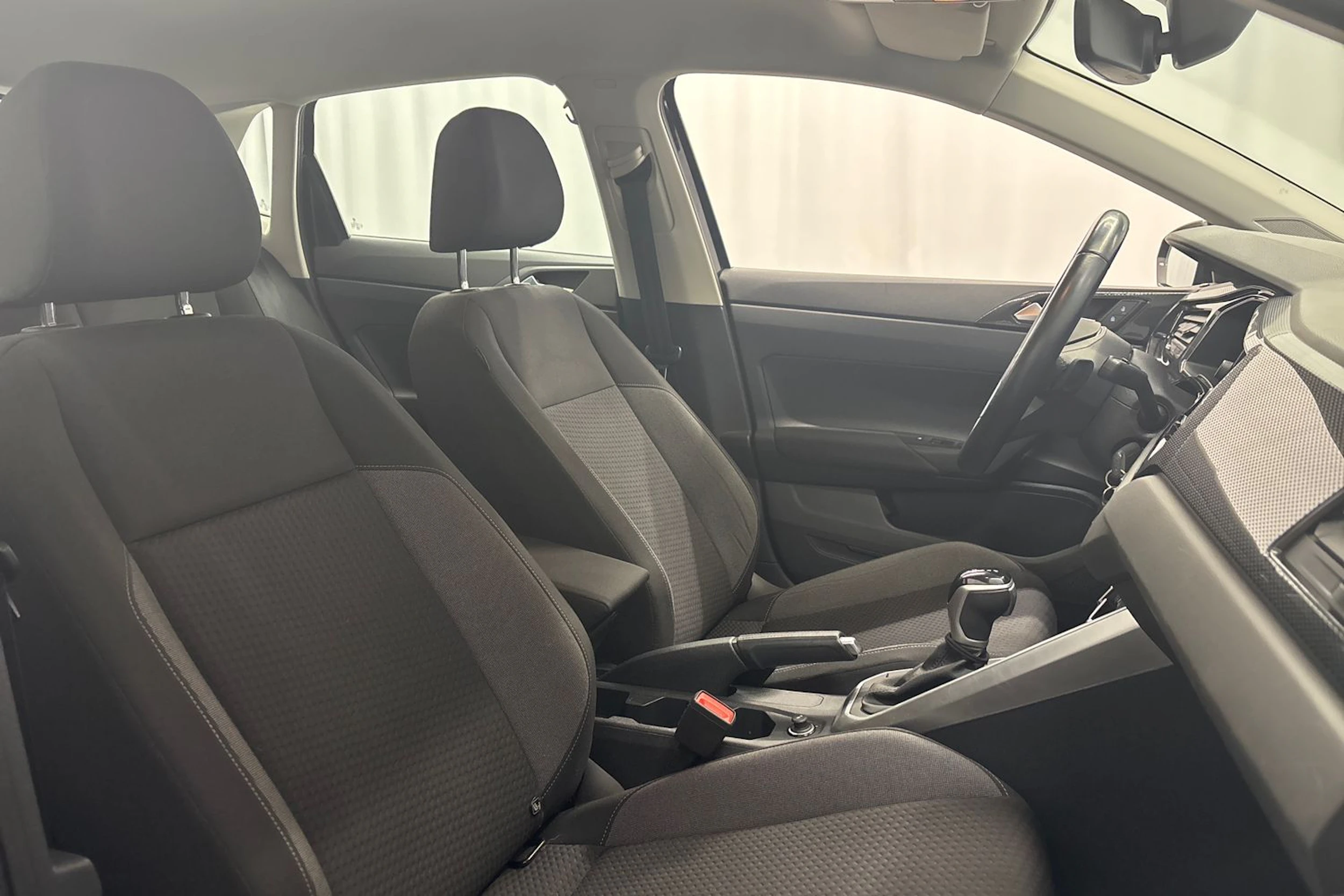 musta Volkswagen Polo 2022 kuva 11.