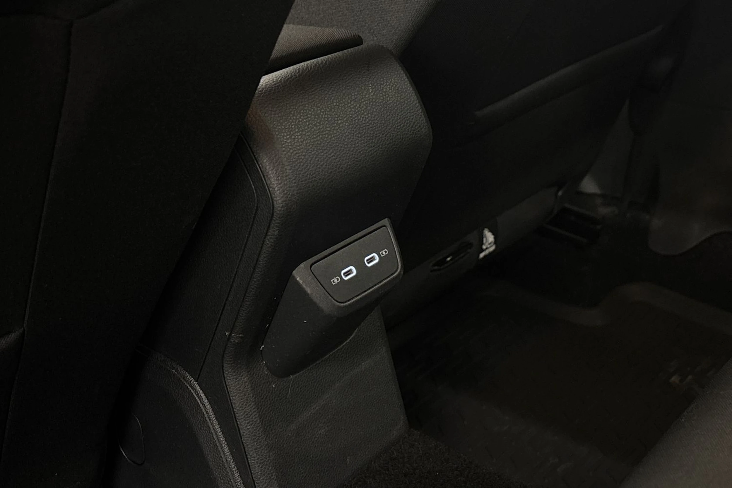 musta Volkswagen Polo 2022 kuva 13.