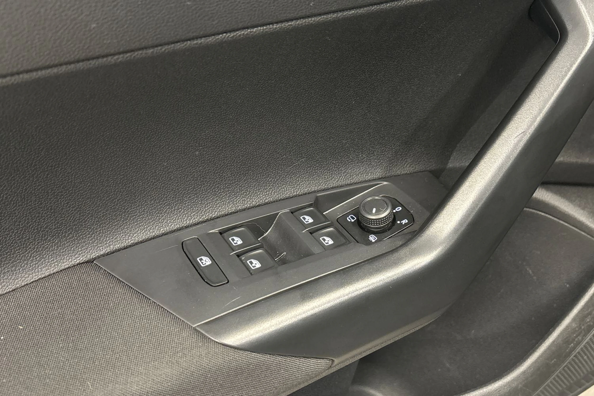 musta Volkswagen Polo 2022 kuva 14.