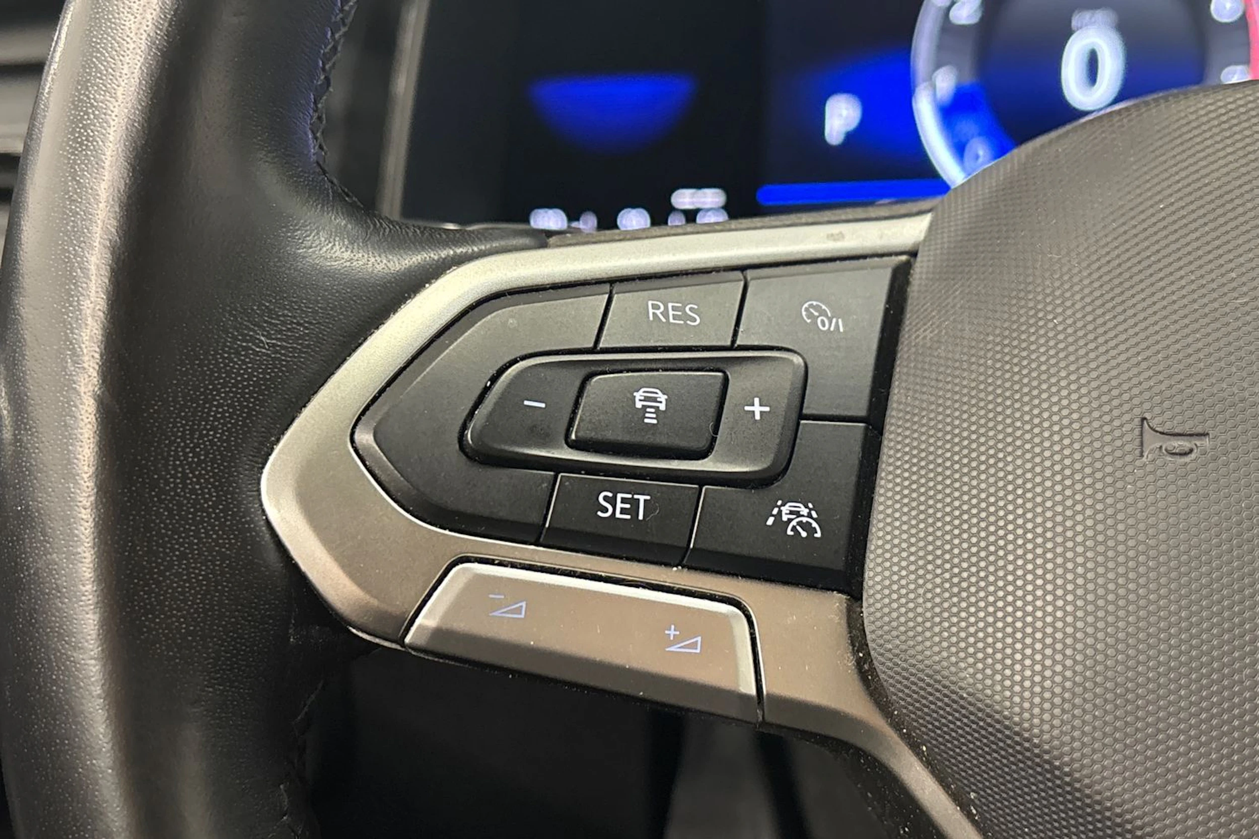 musta Volkswagen Polo 2022 kuva 16.