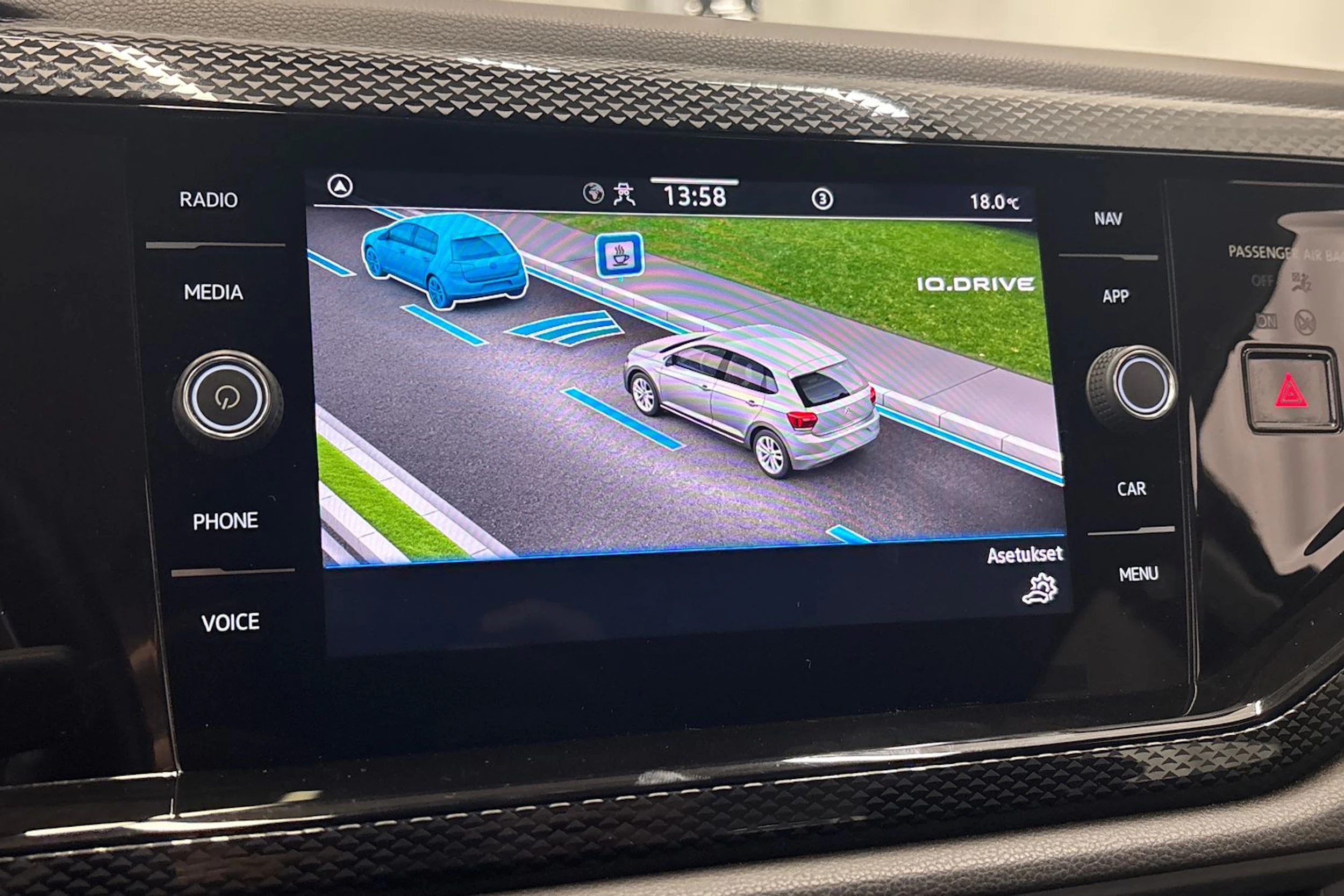 musta Volkswagen Polo 2022 kuva 20.