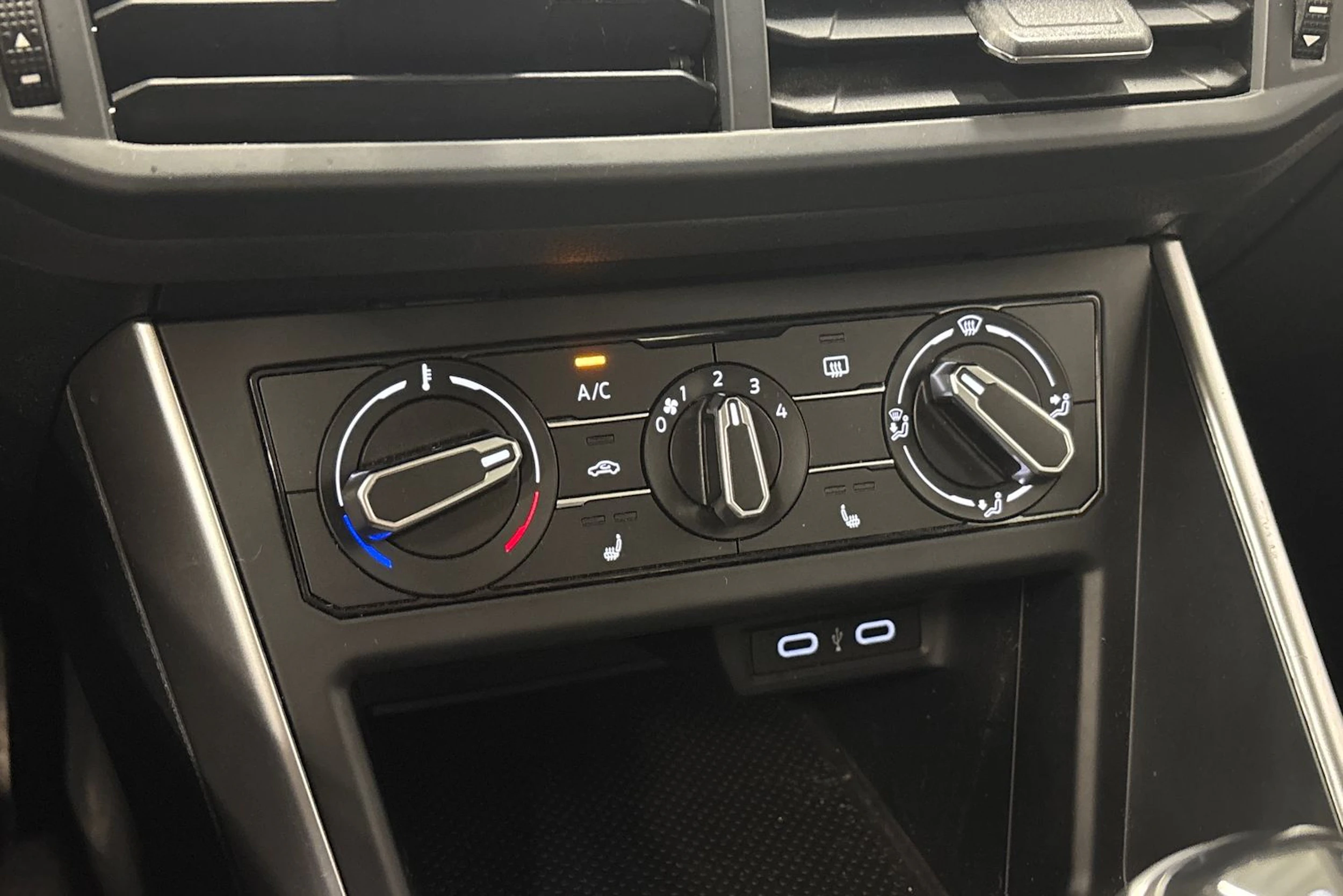 musta Volkswagen Polo 2022 kuva 22.