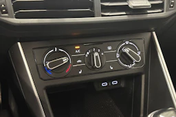 musta Volkswagen Polo 2022 kuva 22.