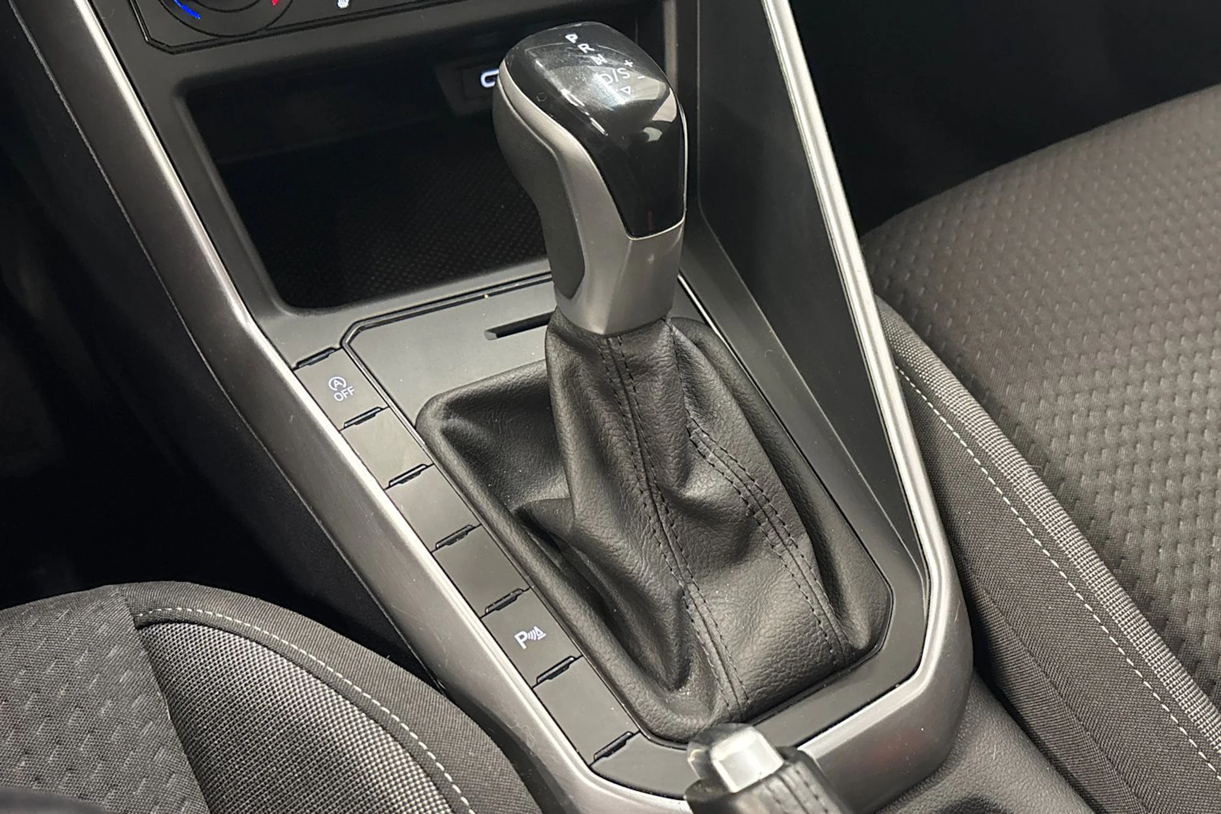 musta Volkswagen Polo 2022 kuva 23.