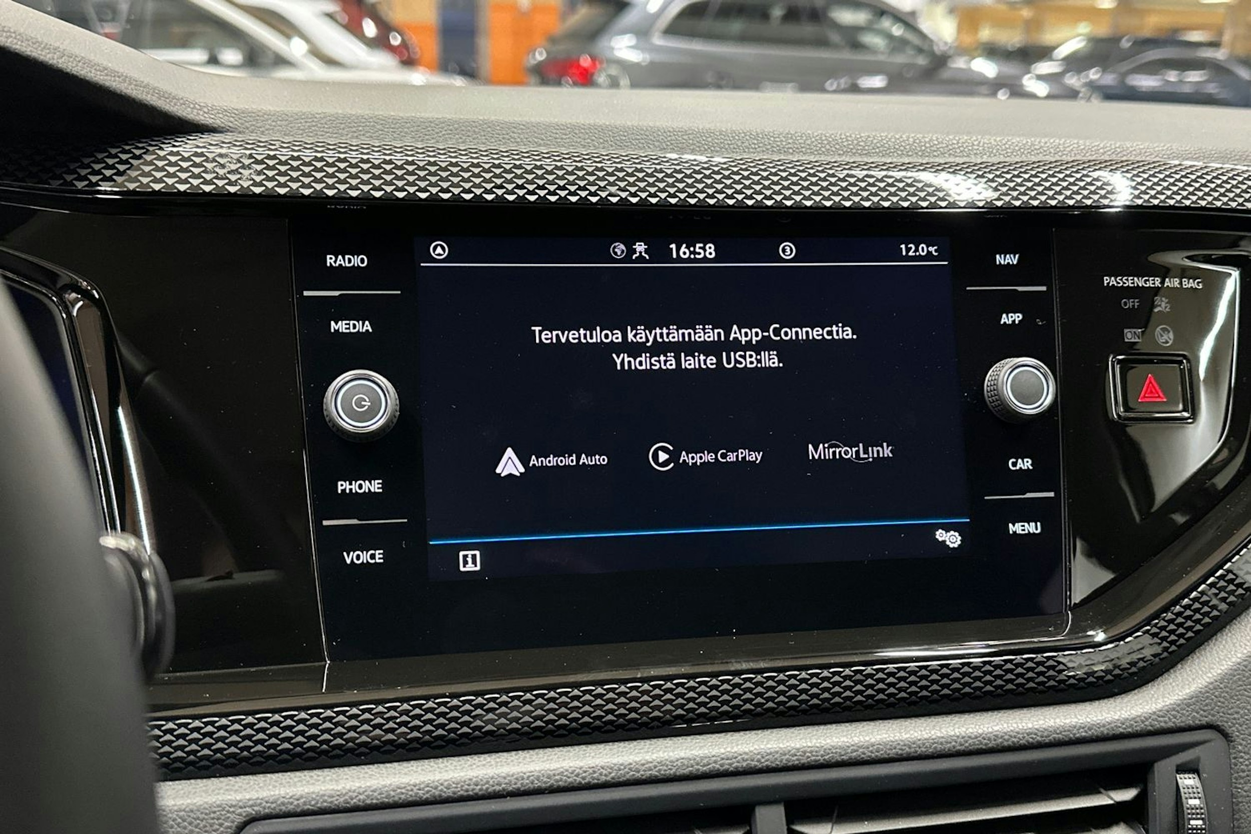 harmaa Volkswagen Polo 2022 kuva 16.