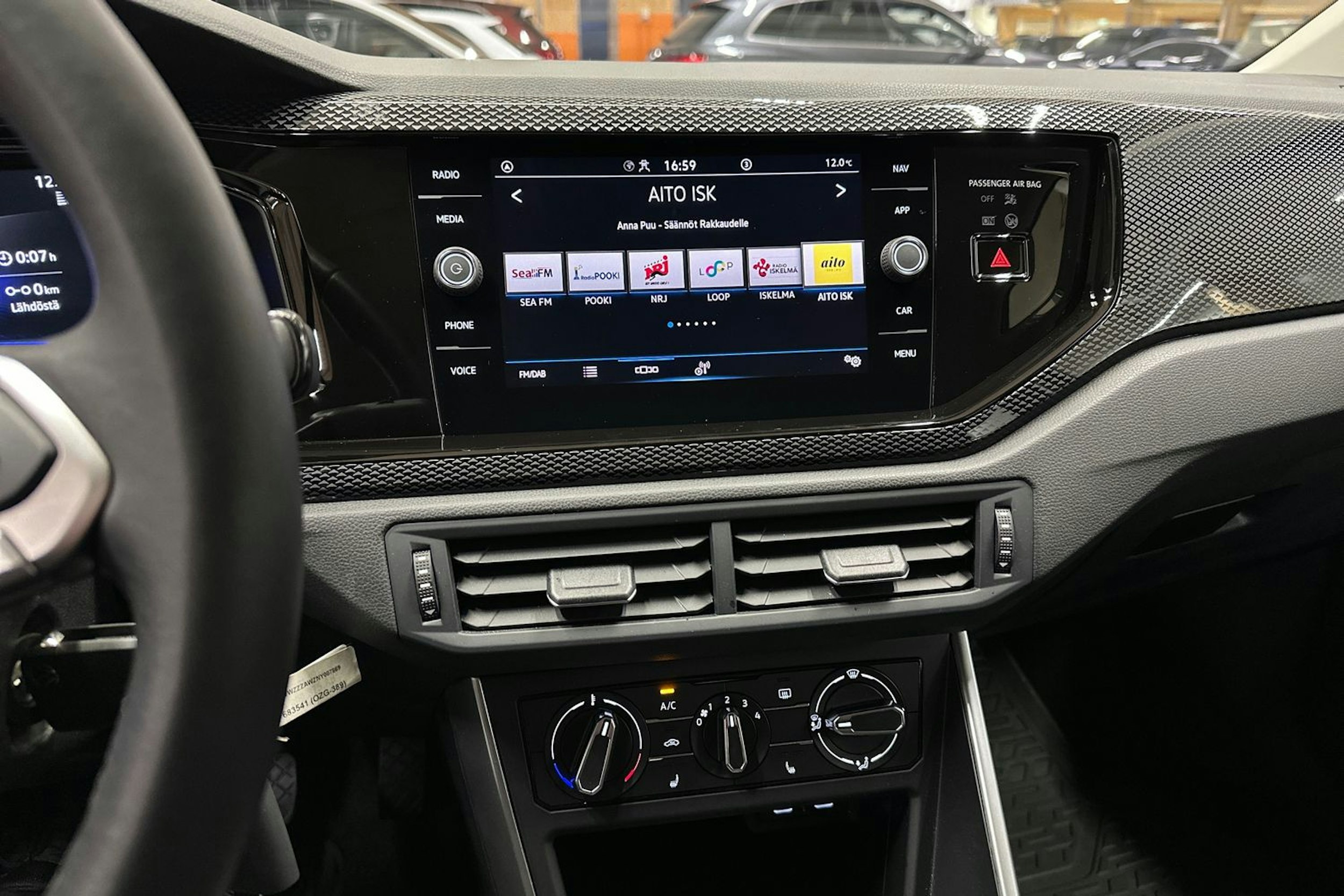 harmaa Volkswagen Polo 2022 kuva 18.