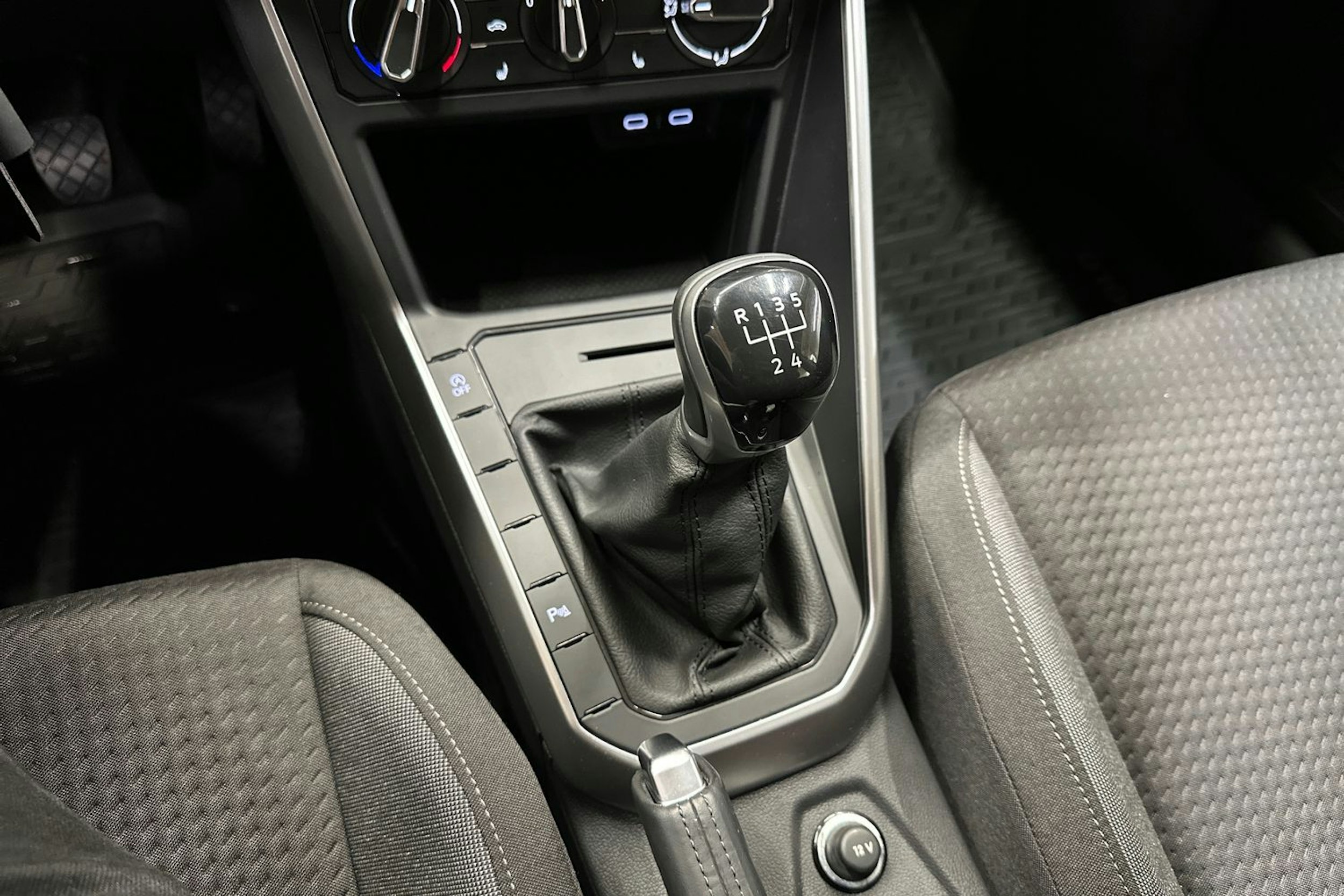 harmaa Volkswagen Polo 2022 kuva 19.