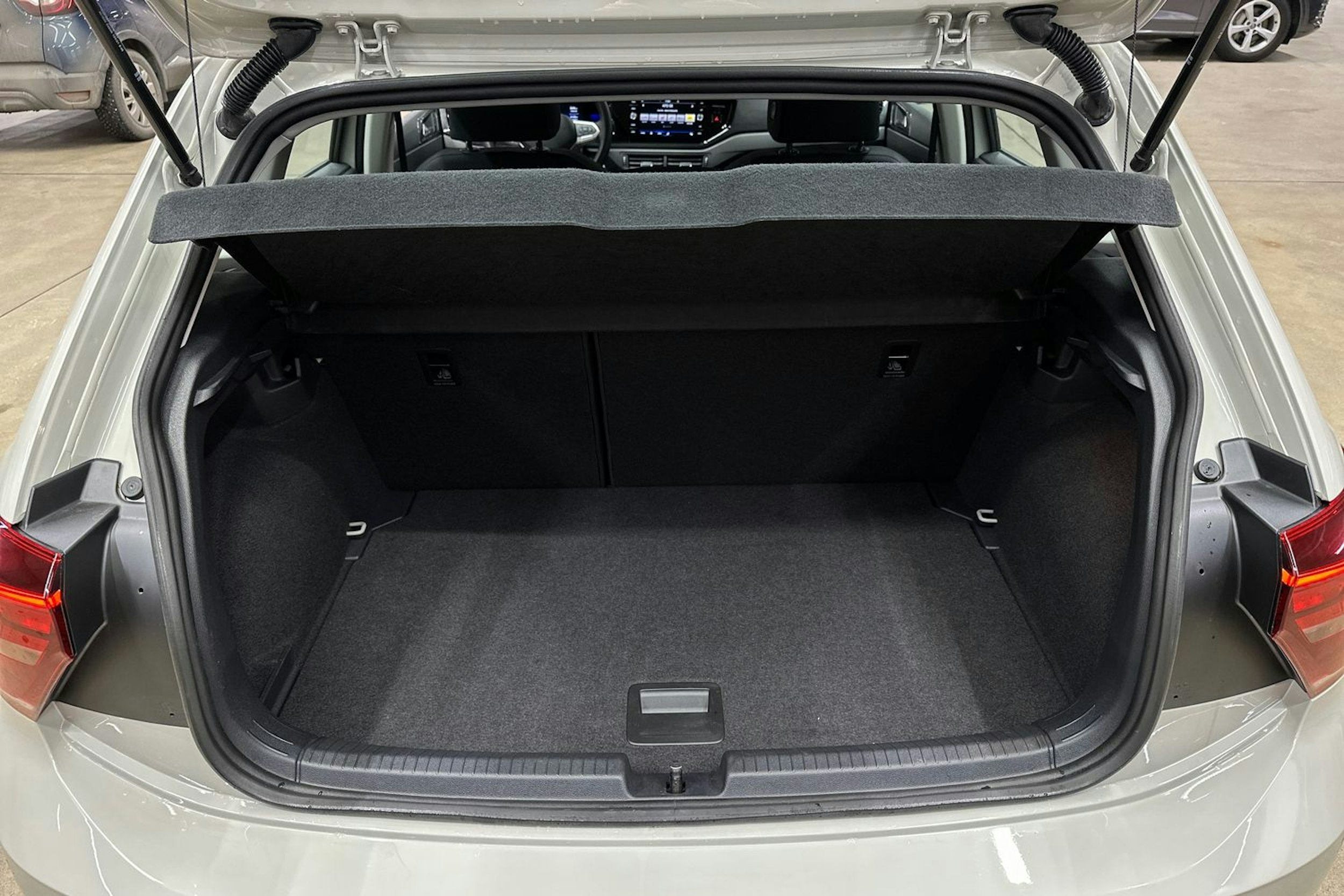 harmaa Volkswagen Polo 2022 kuva 25.