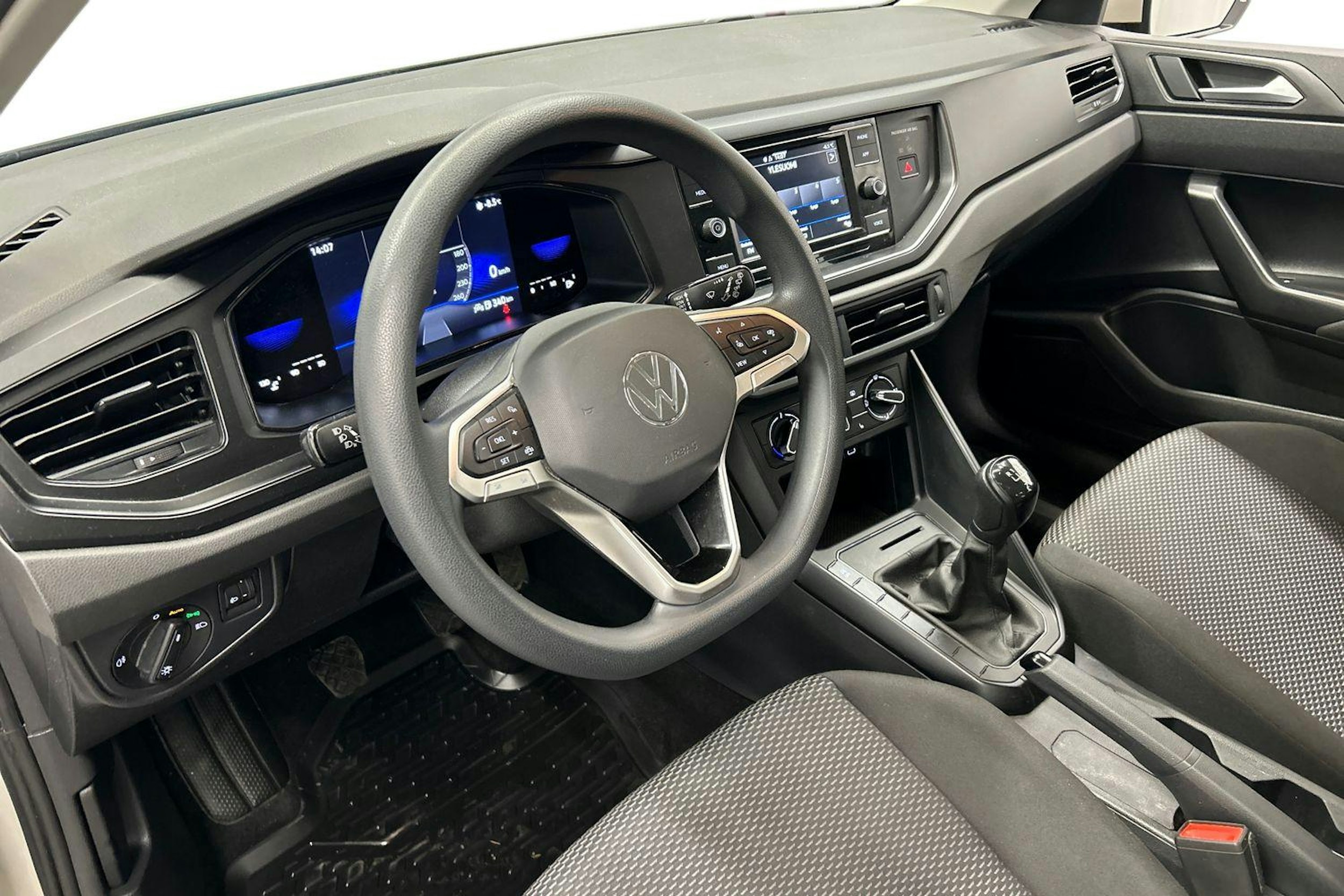 harmaa Volkswagen Polo 2022 kuva 7.