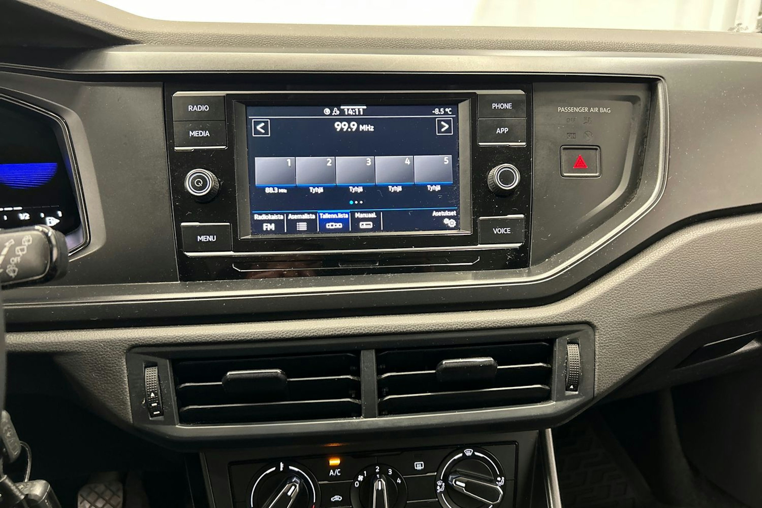 harmaa Volkswagen Polo 2022 kuva 21.