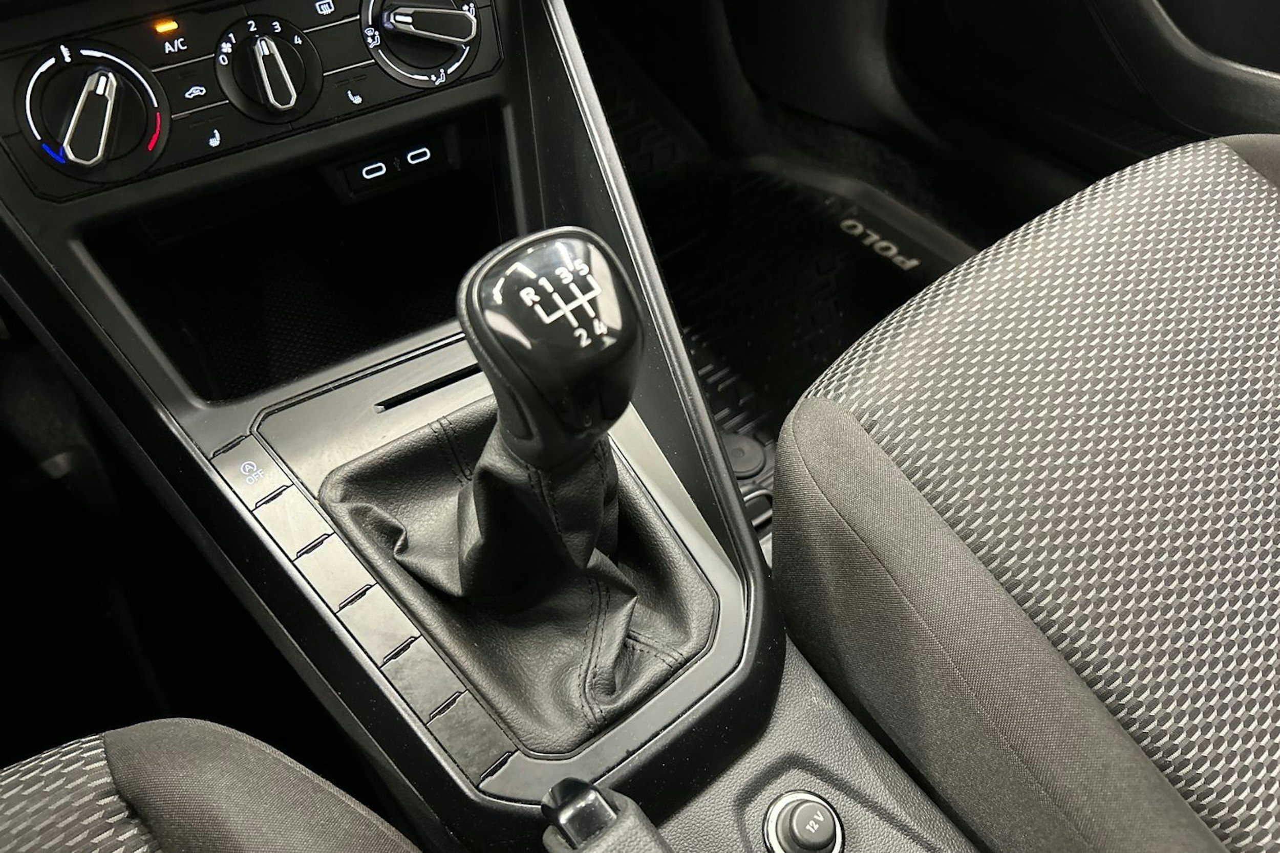 harmaa Volkswagen Polo 2022 kuva 24.