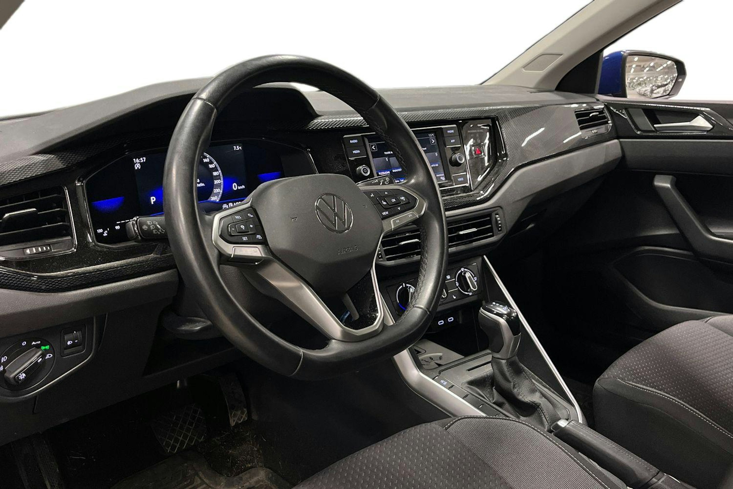 sininen Volkswagen Polo 2022 kuva 3.