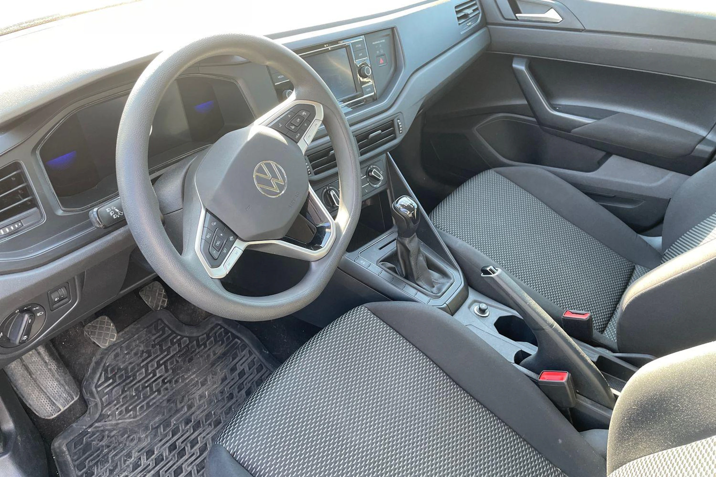 harmaa Volkswagen Polo 2022 kuva 3.