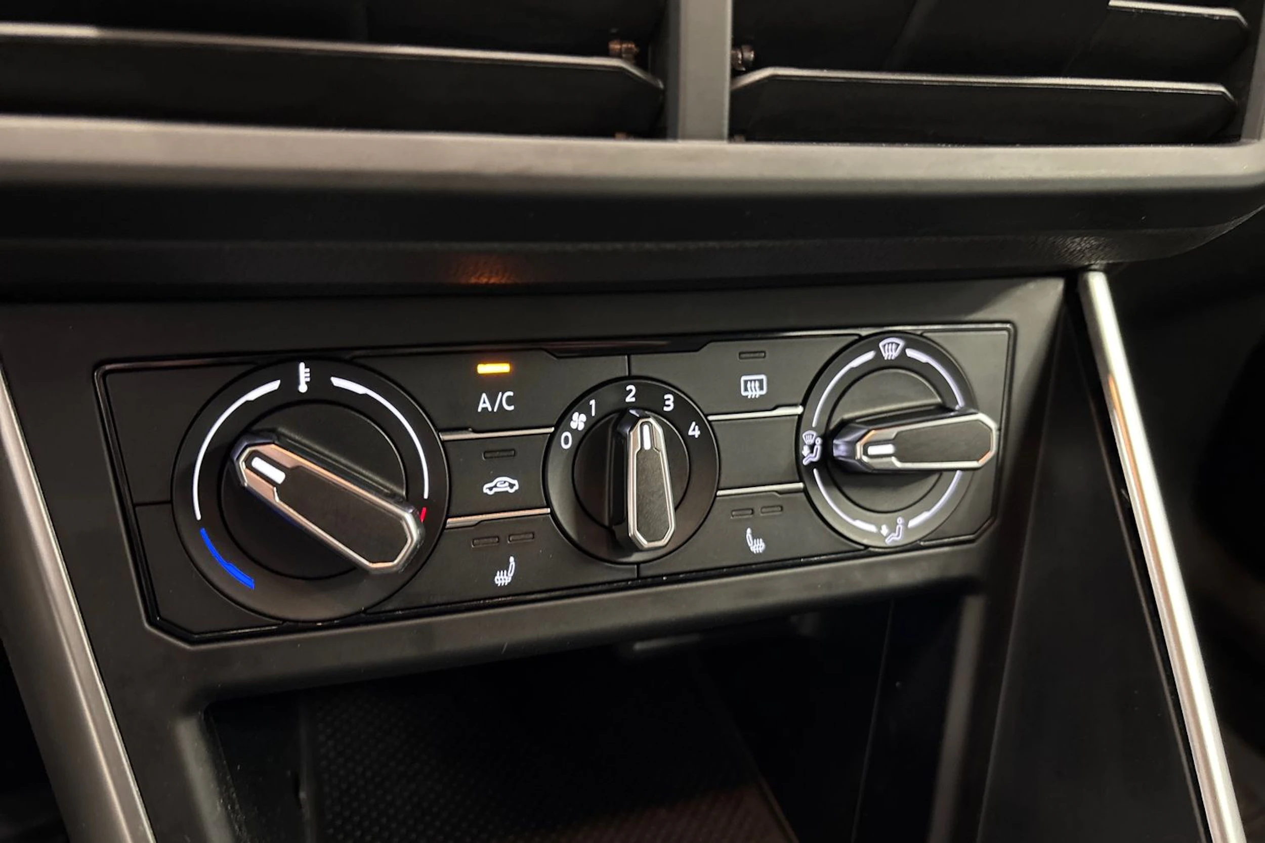 harmaa Volkswagen Polo 2022 kuva 19.