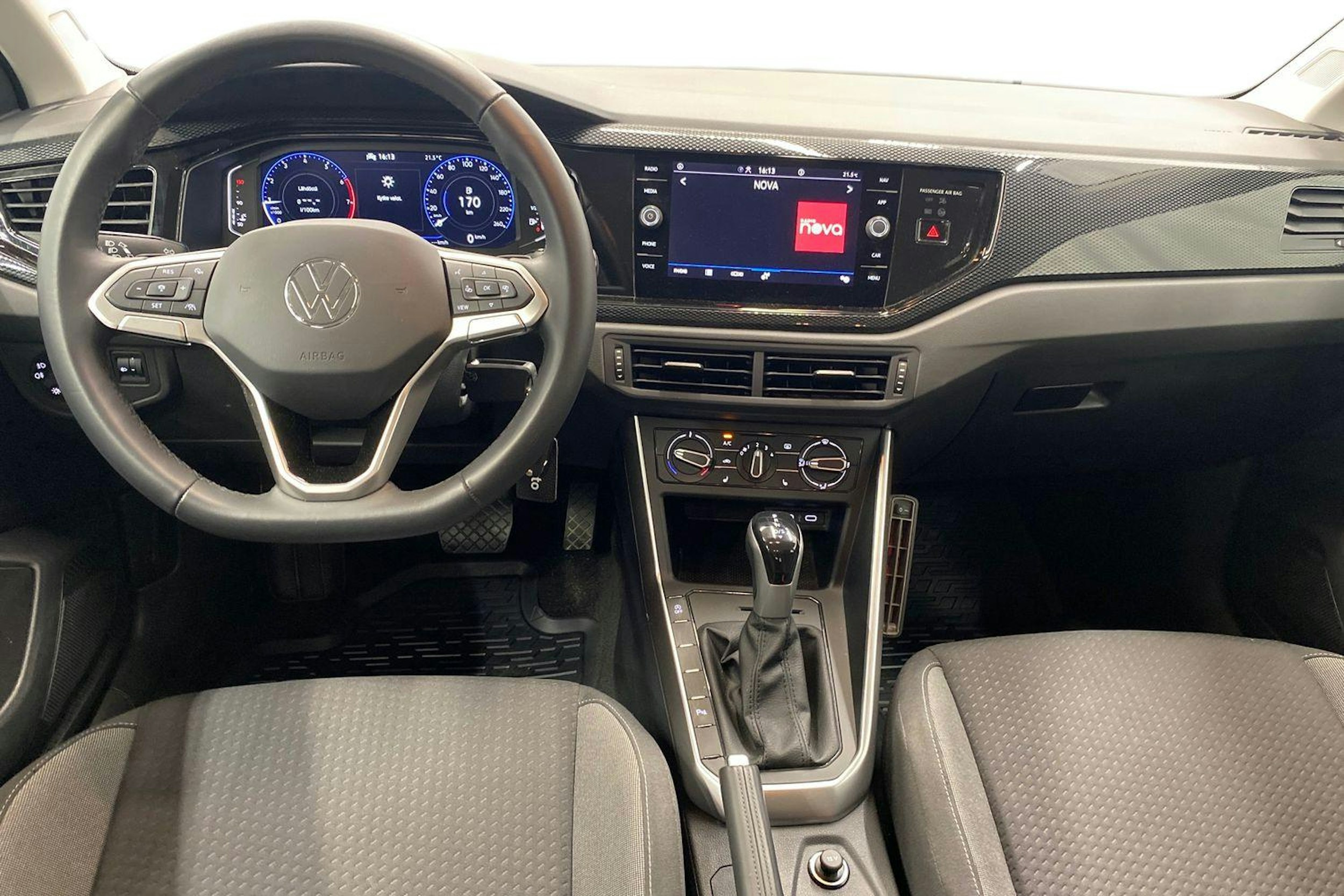 harmaa Volkswagen Polo 2022 kuva 9.