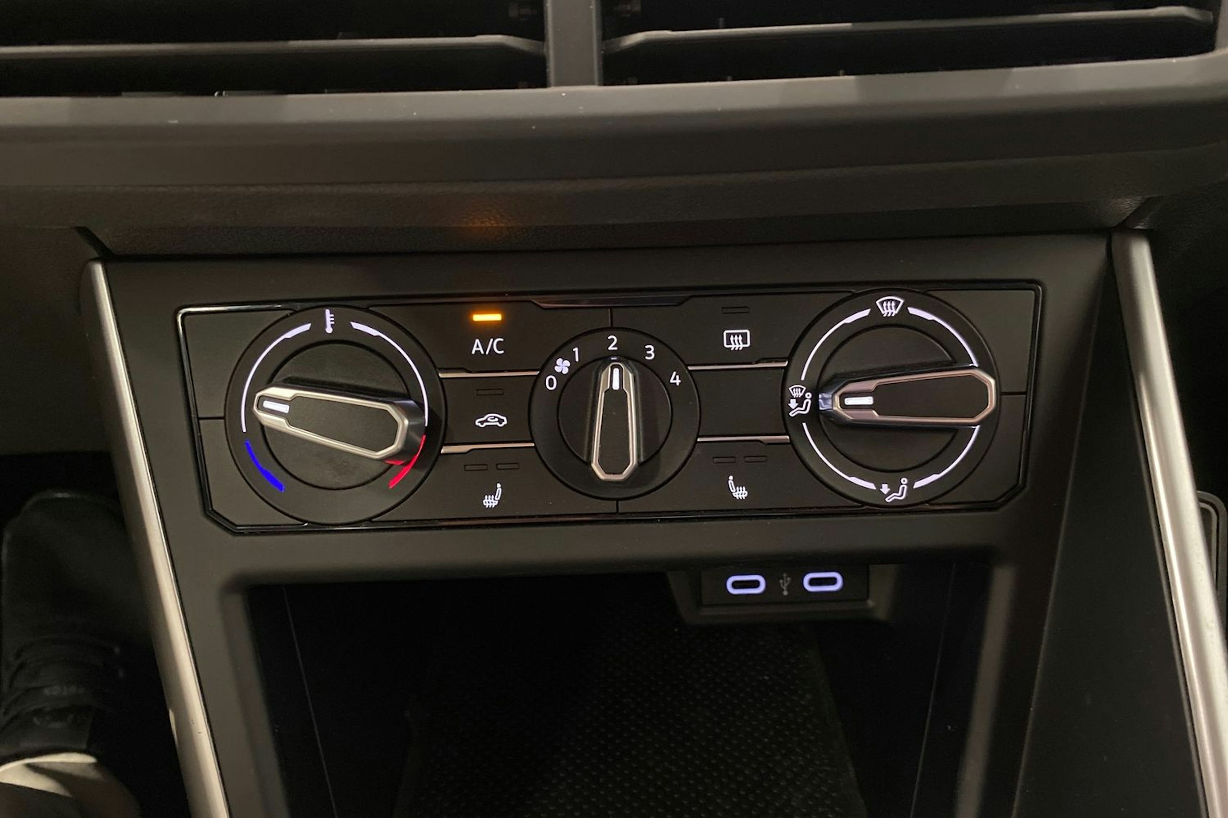 harmaa Volkswagen Polo 2022 kuva 19.