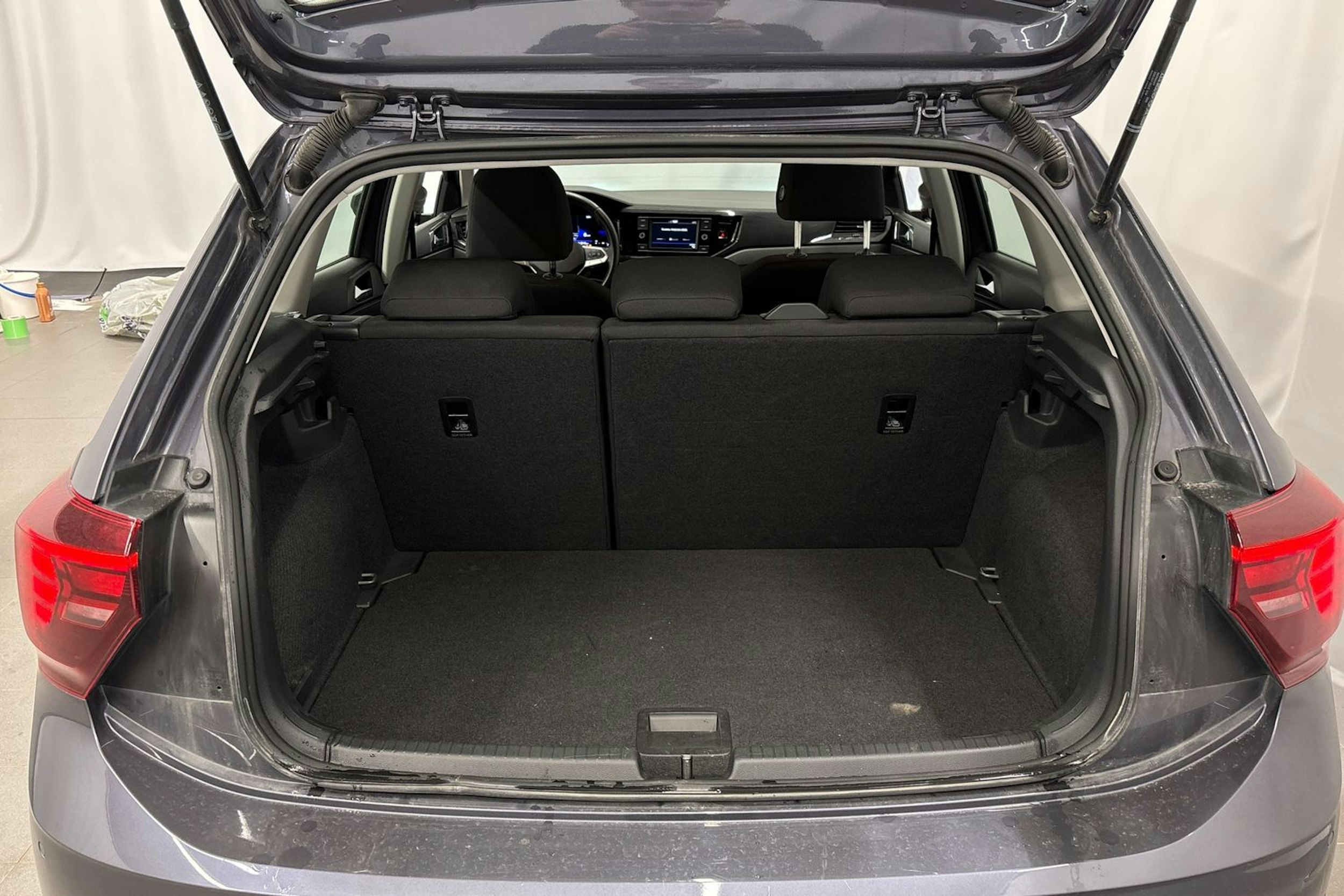 harmaa Volkswagen Polo 2022 kuva 16.