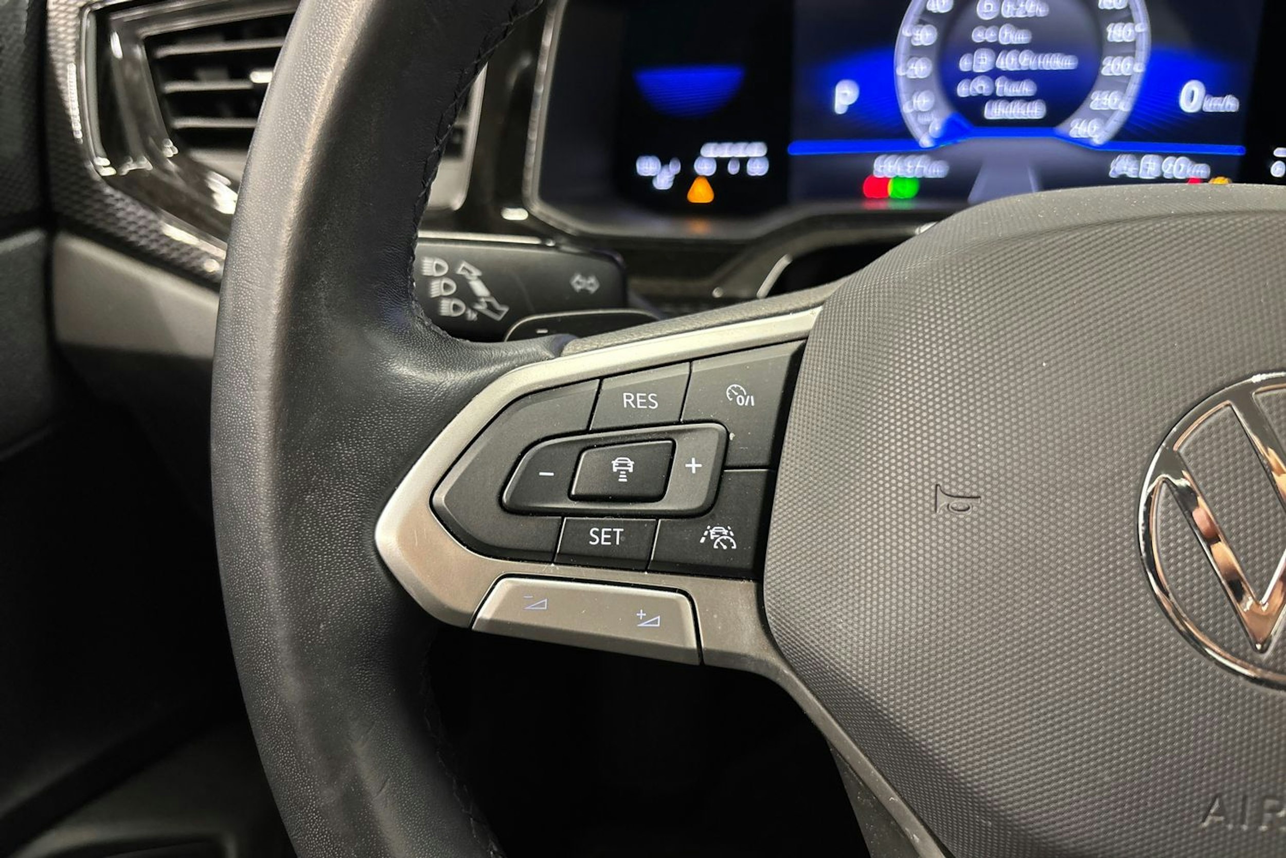 harmaa Volkswagen Polo 2022 kuva 18.