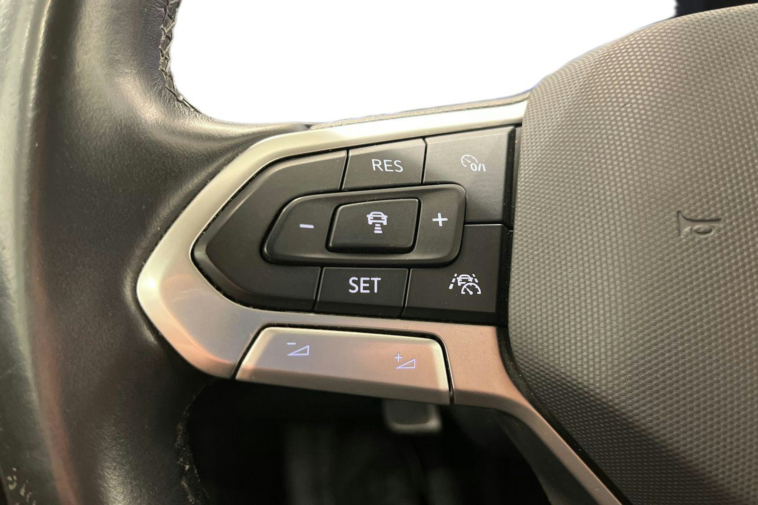 harmaa Volkswagen Polo 2022 kuva 11.