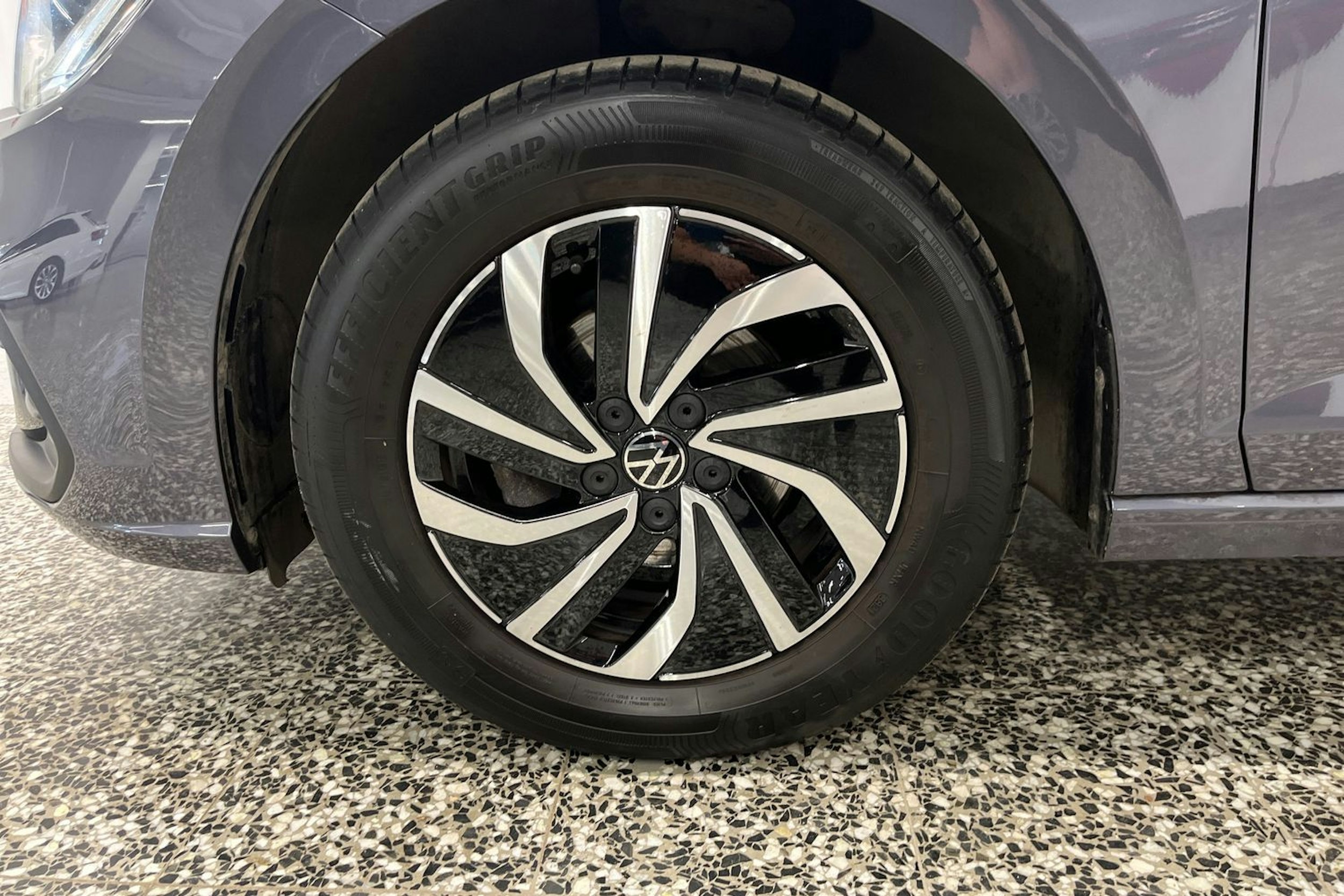 harmaa Volkswagen Polo 2022 kuva 20.