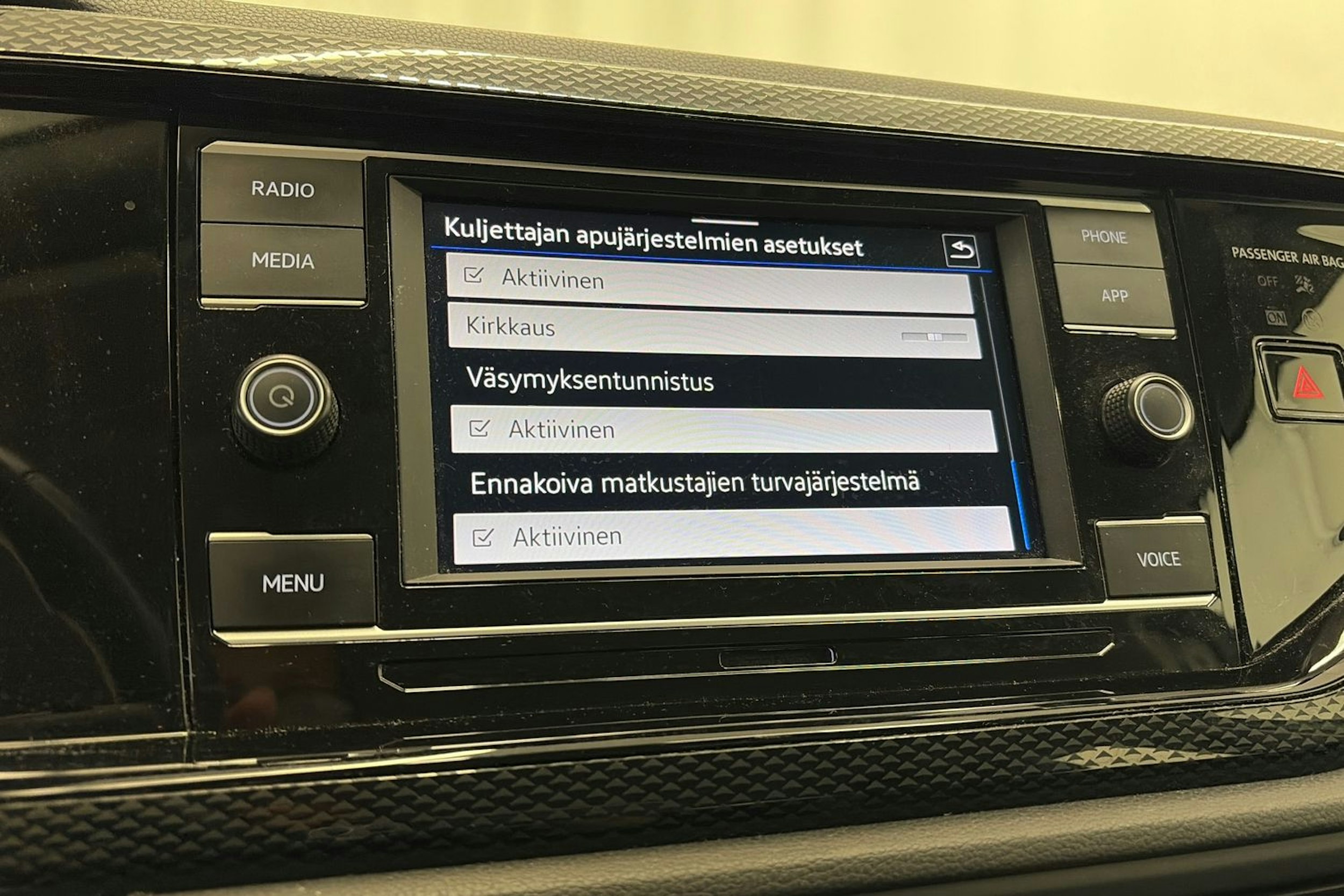 Valkoinen Volkswagen POLO 2022 kuva 21.