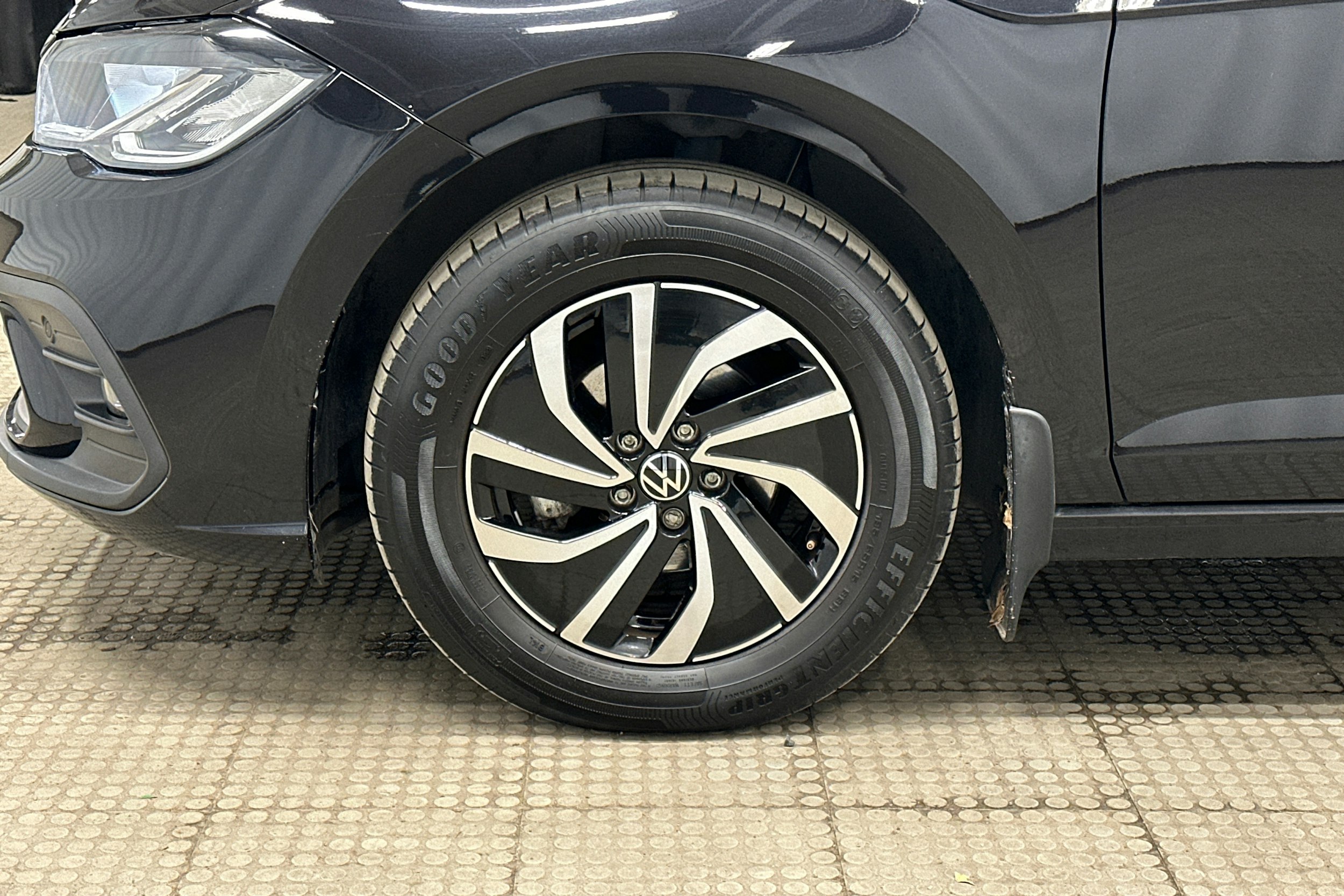 musta Volkswagen Polo 2023 kuva 11.
