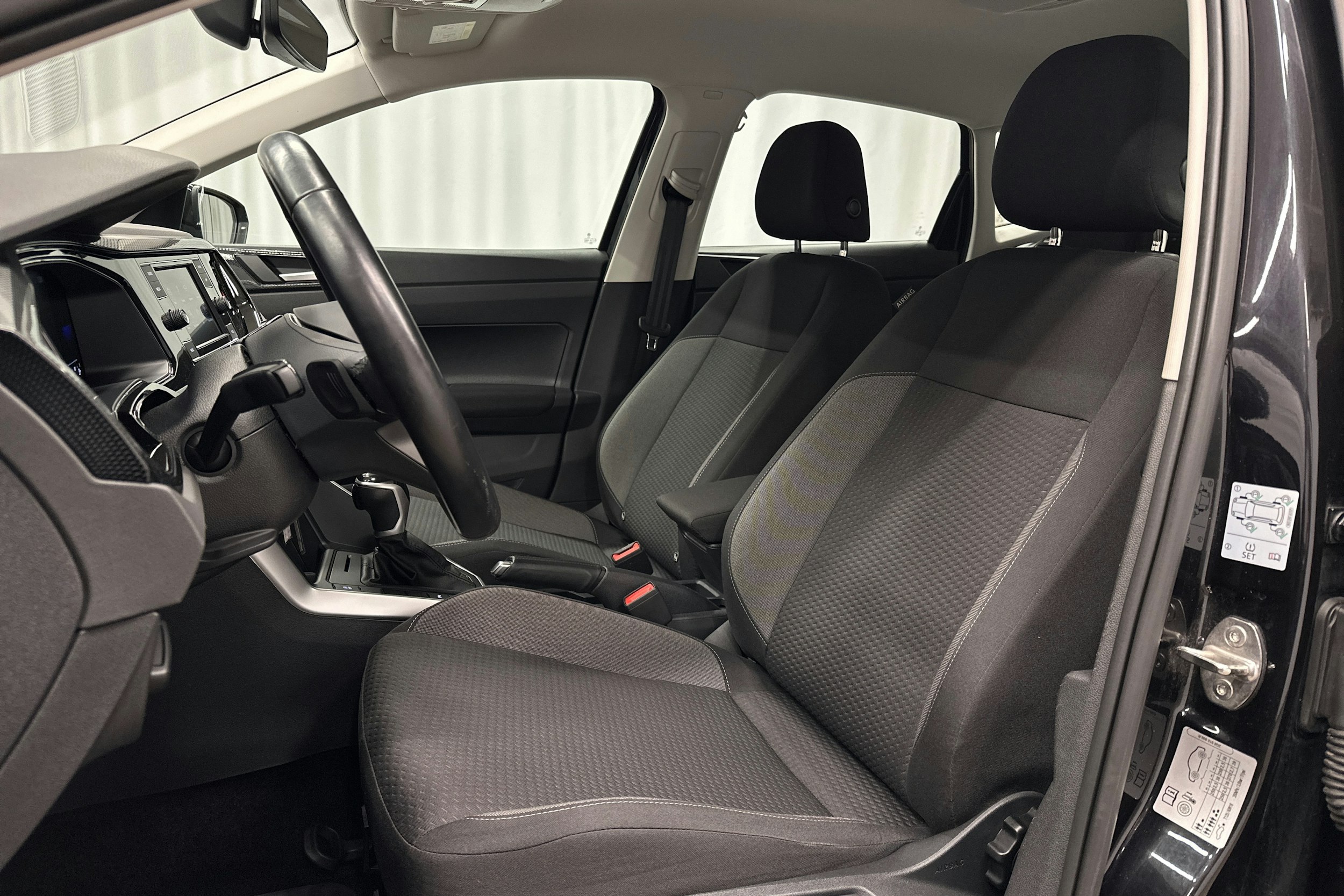 musta Volkswagen Polo 2023 kuva 15.